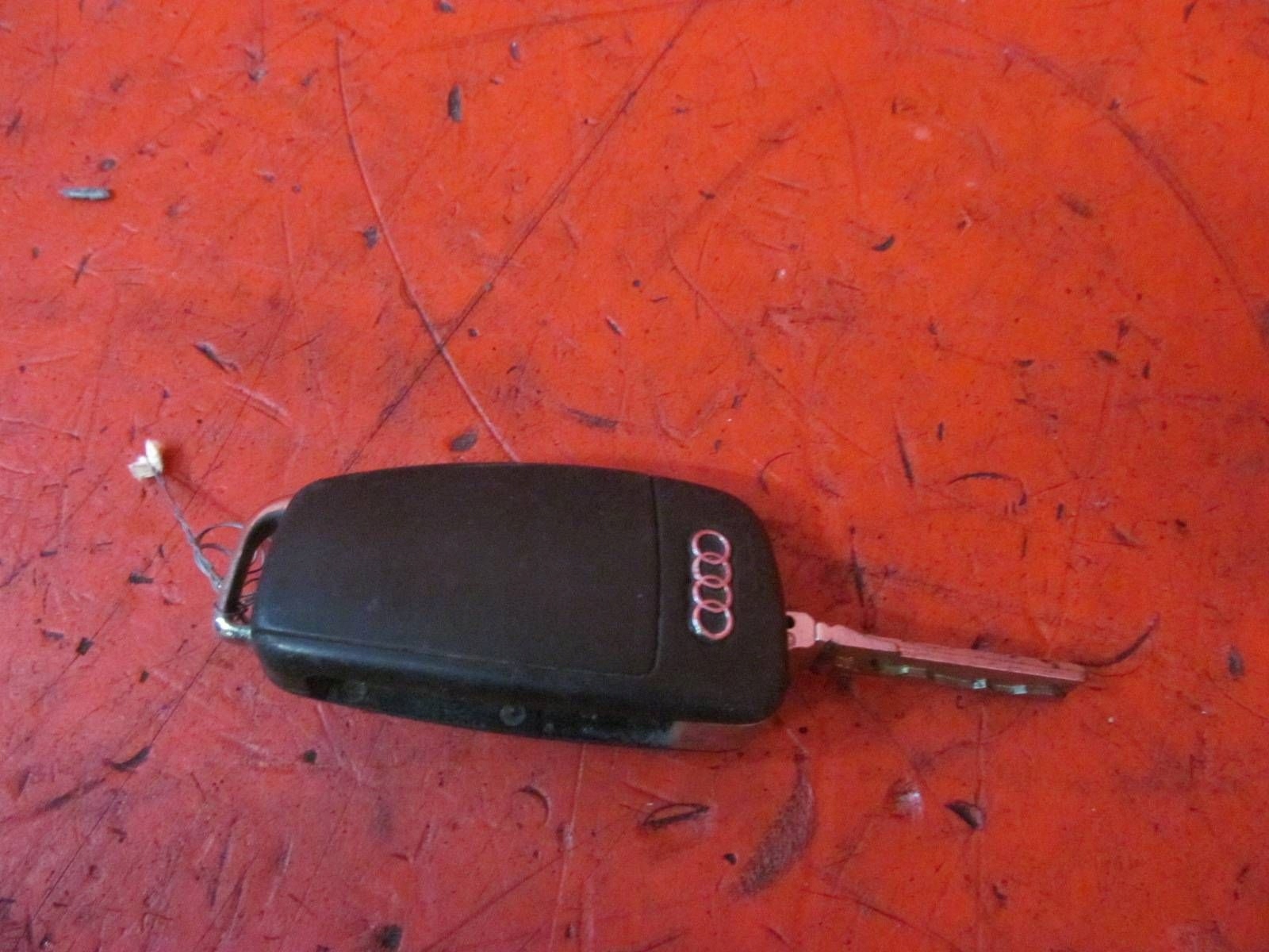 AUDI A4 B7 8E B6 ignition key PILOT SCYZORYK 4B0905851M