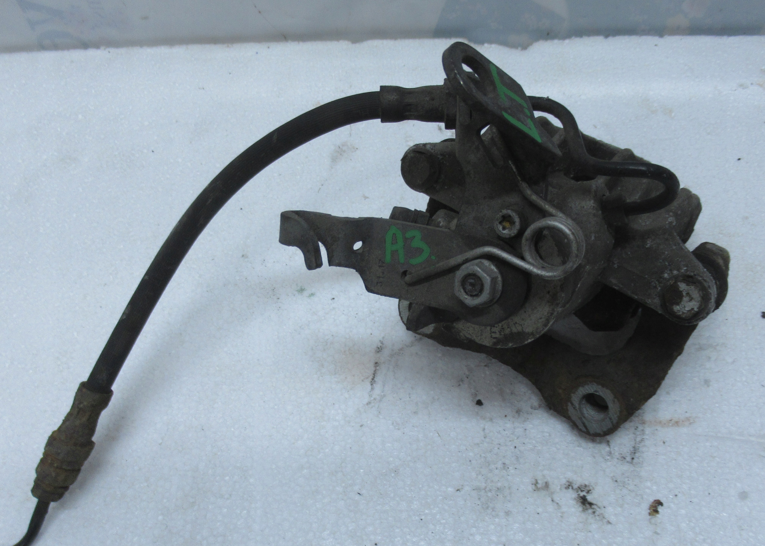 AUDI A3 8P 1.6 07R caliper left rear part