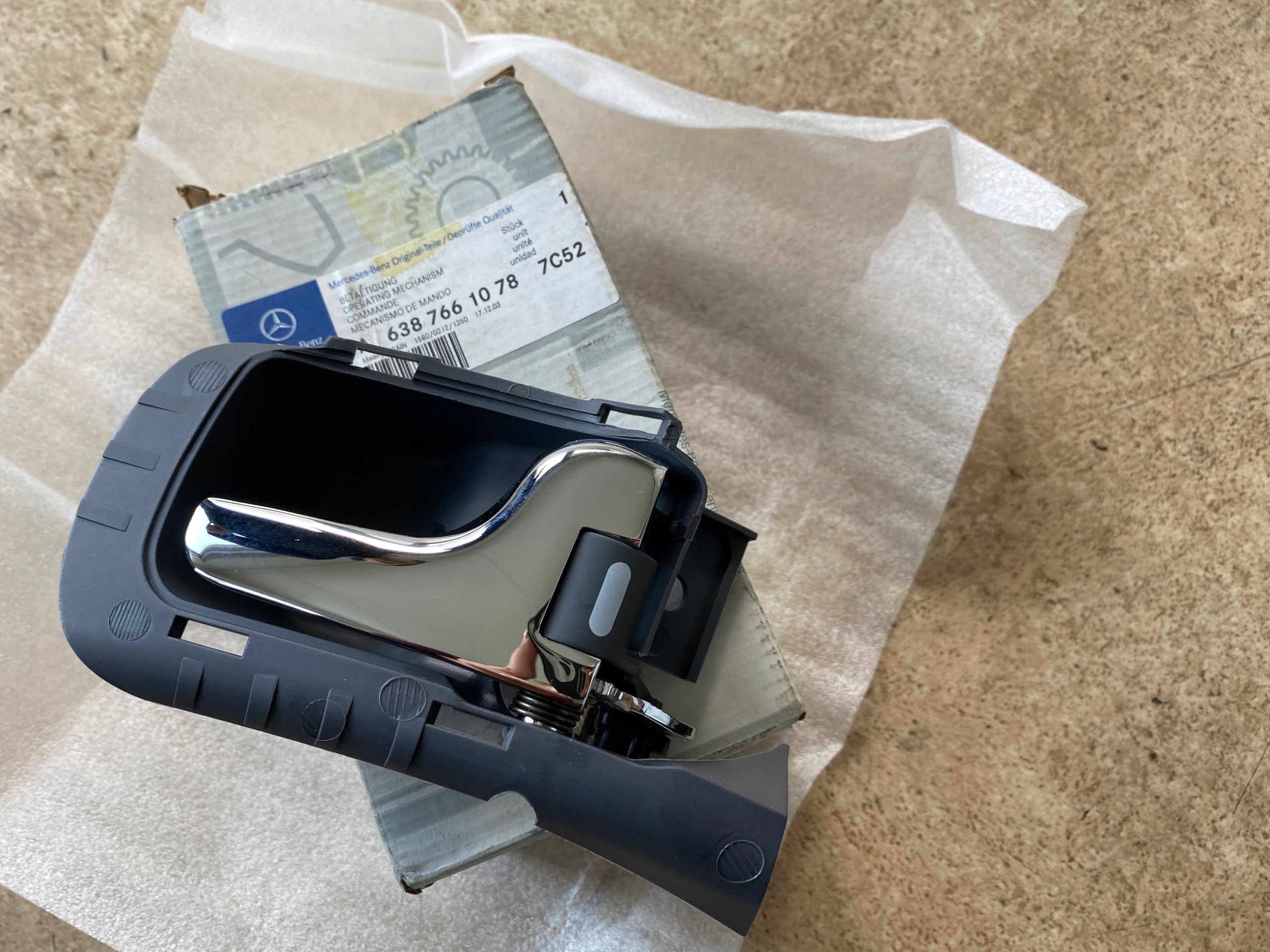 Мерседес 6387661078 дверная ручка правая ручка новый ориг