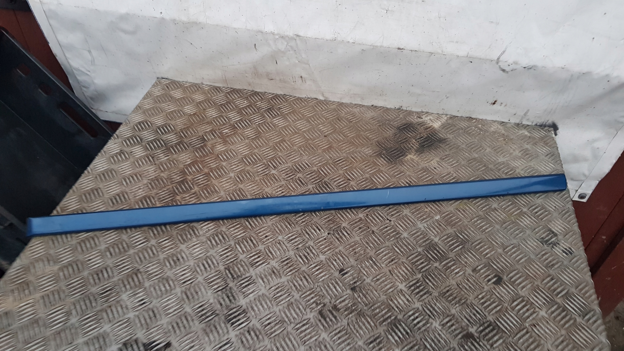 BMW E39 moulding door left rear part