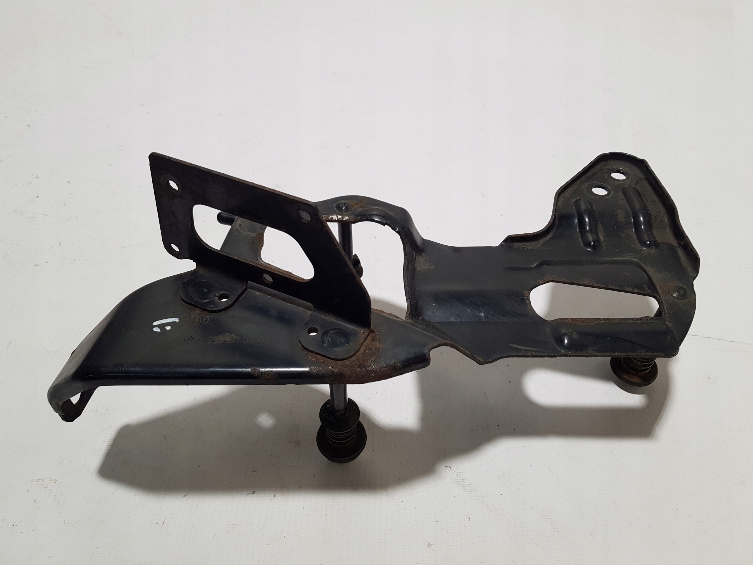 bracket KOMPRESORA AIRMATIC SPREZARKI MERCEDES W251