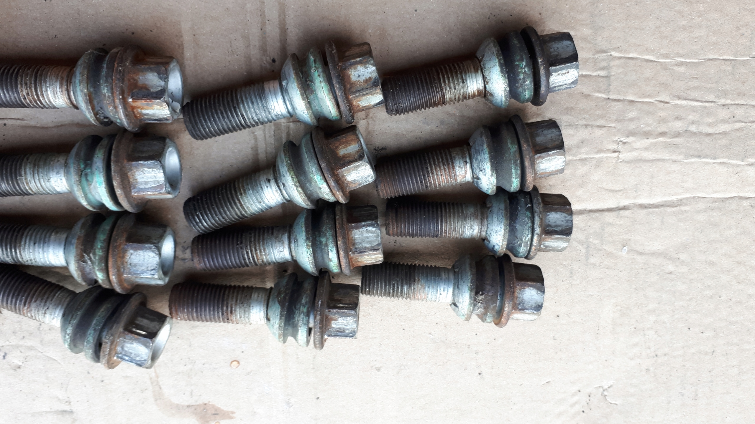 Q7 4L TOUAREG шпильки болт сплав 16PCS