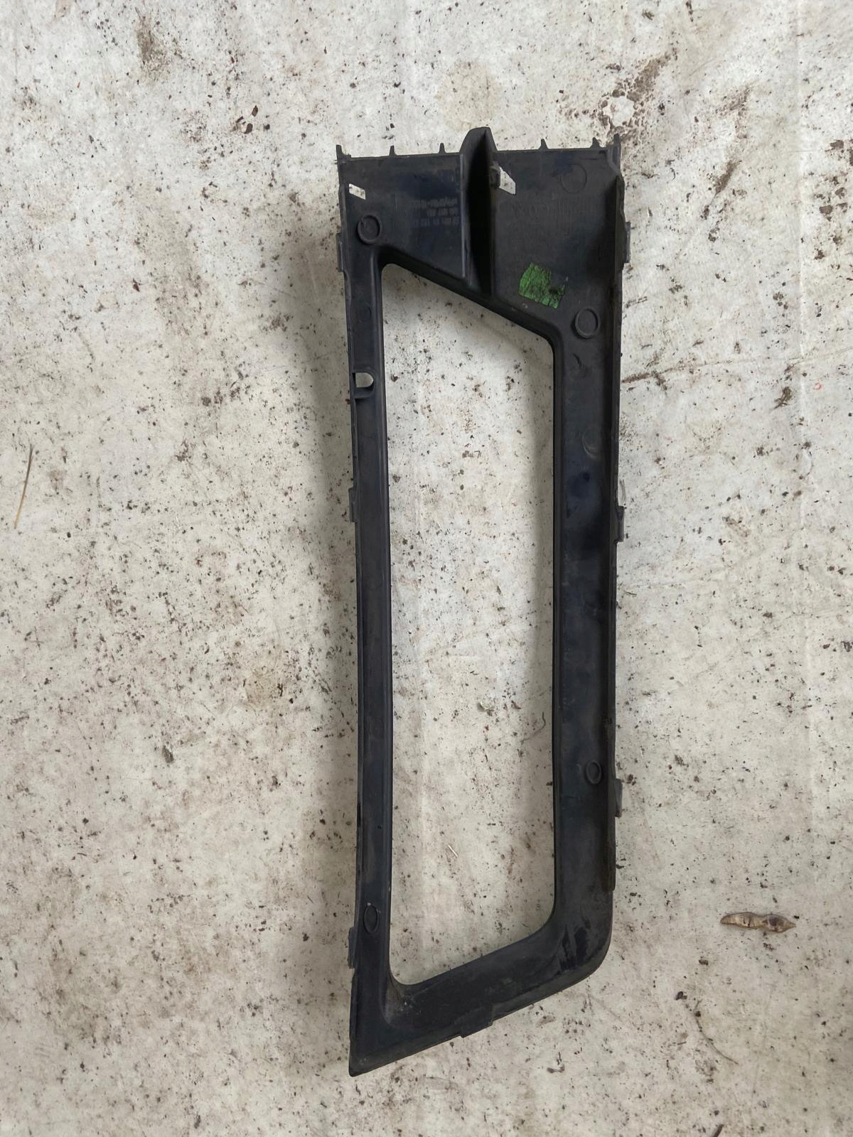 SKODA RAPID 12-16 grid of a bumper left front