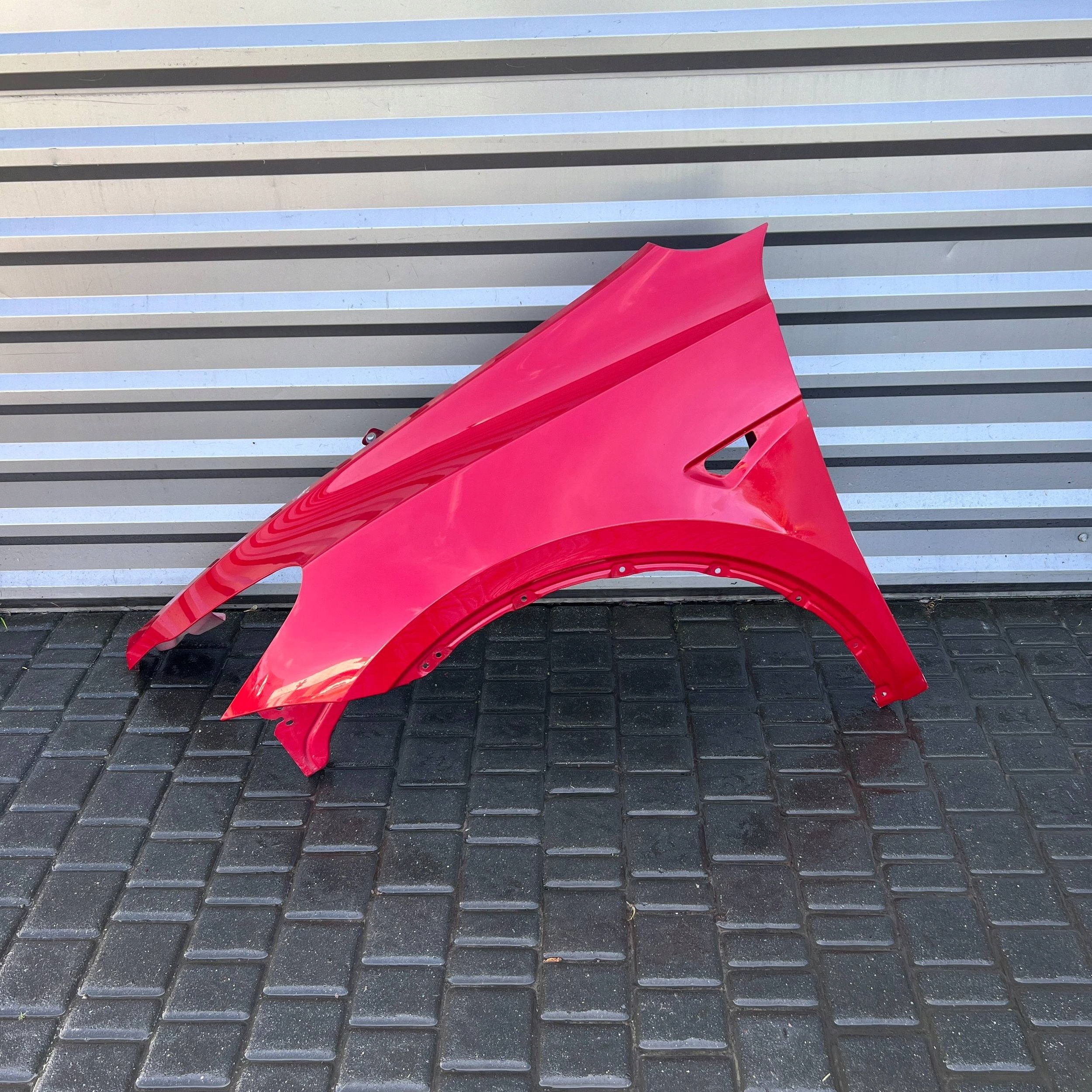 Tesla Model Y BLOTNIK PRZOD PRZEDNI LEWY