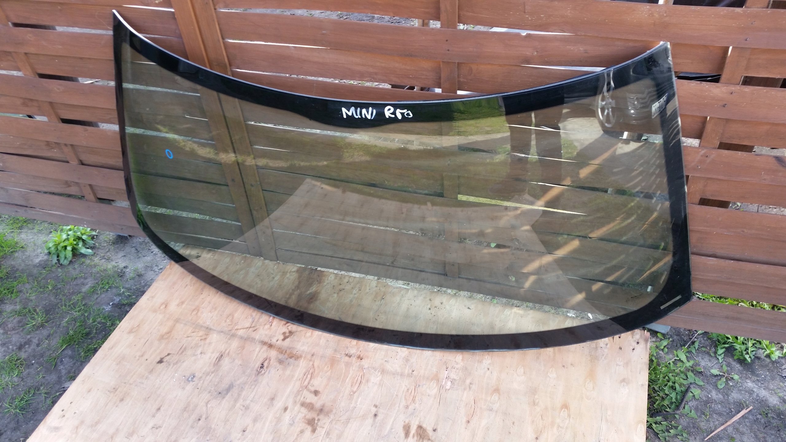 Лобовое стекло MINI COOPER R50 R52 01-06r