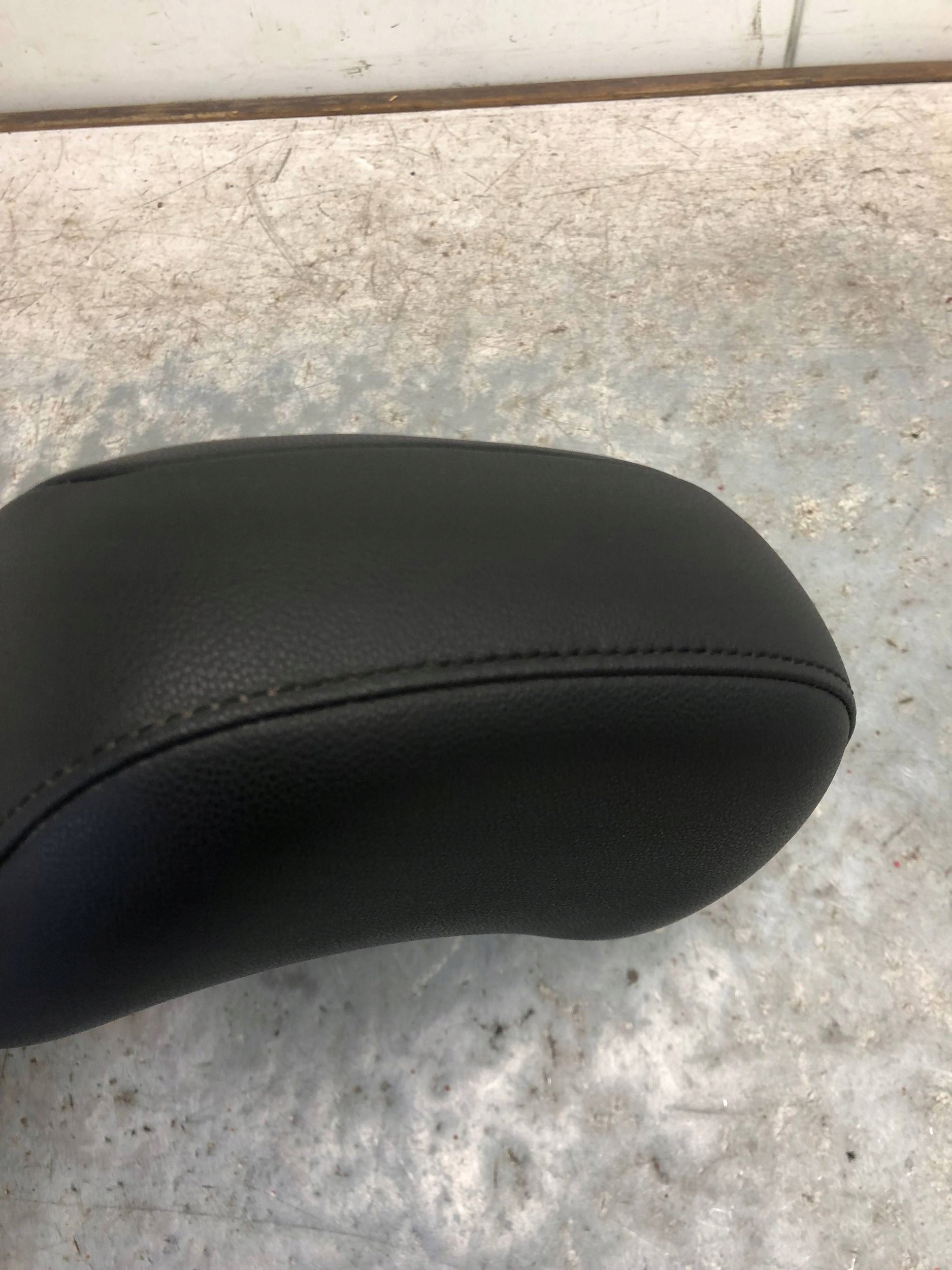 rest seat left front leather VW TOURAN III