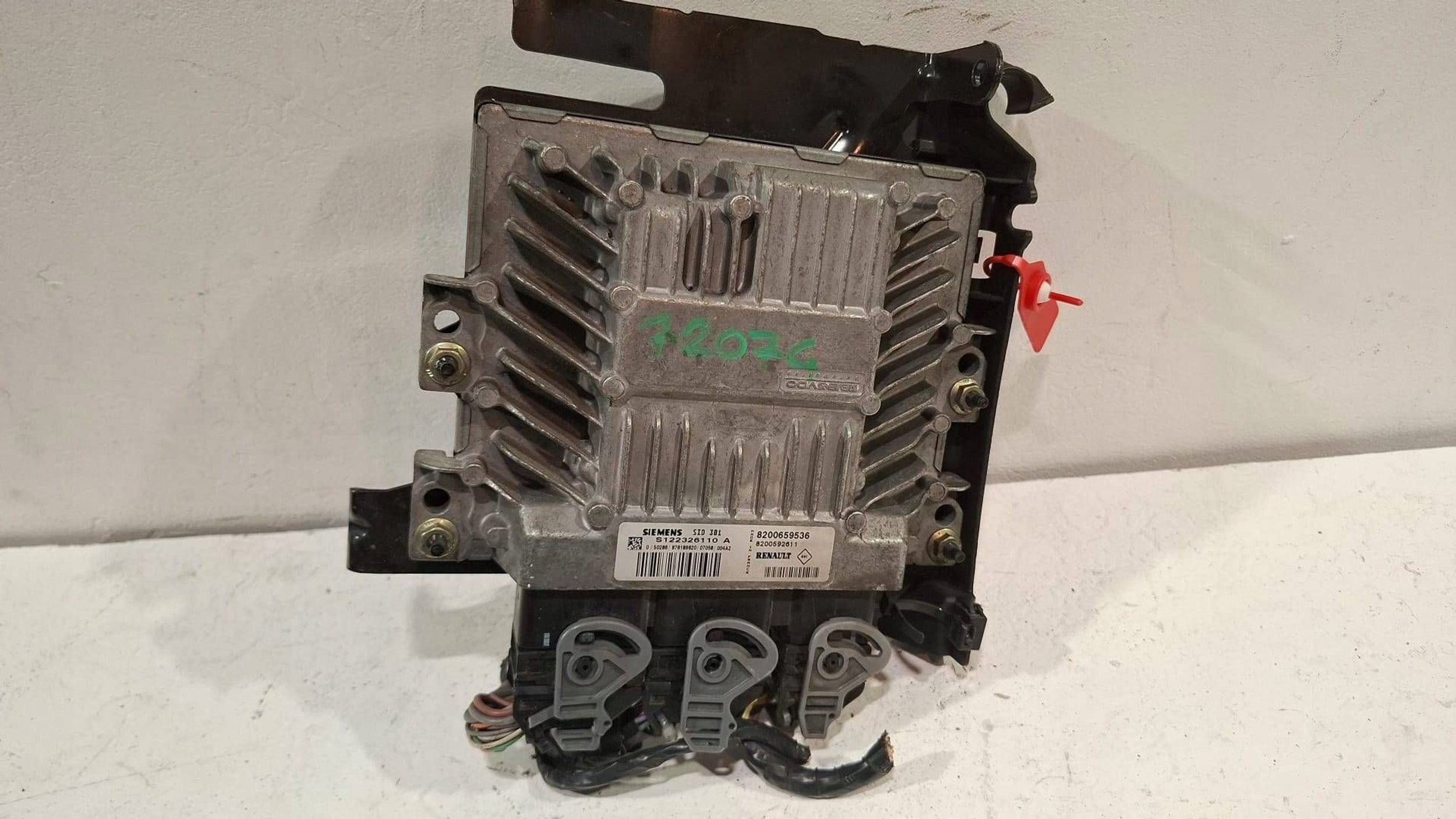 control unit of the engine computer S122326110A Renault Megane II 1.5 DCI