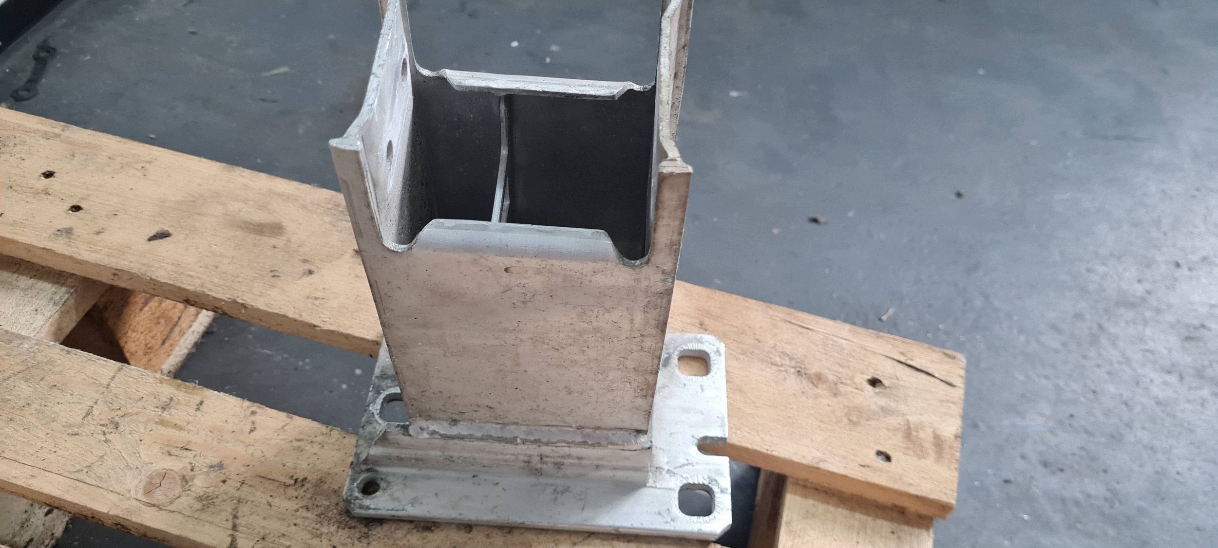 Q5 8R beam tips siders of a bumper left left front 8R0807133