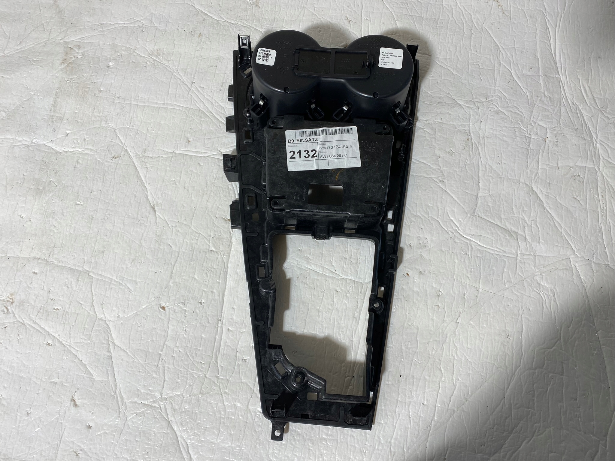 AUDI A4 B9 PANEL ŚRODKOWY 8W1864261C Numer katalogowy części 8W1864261C 8W0862533A