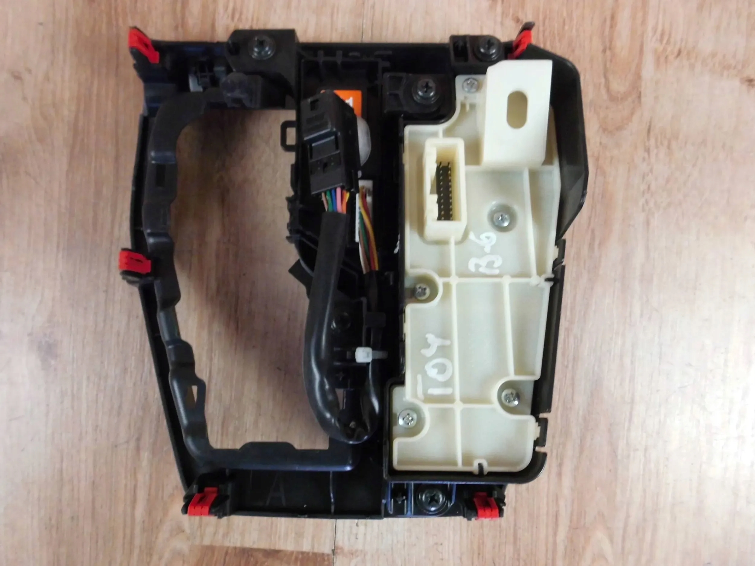 Toyota RAV4 V switch control panel frame changes of the gear brakes tryb