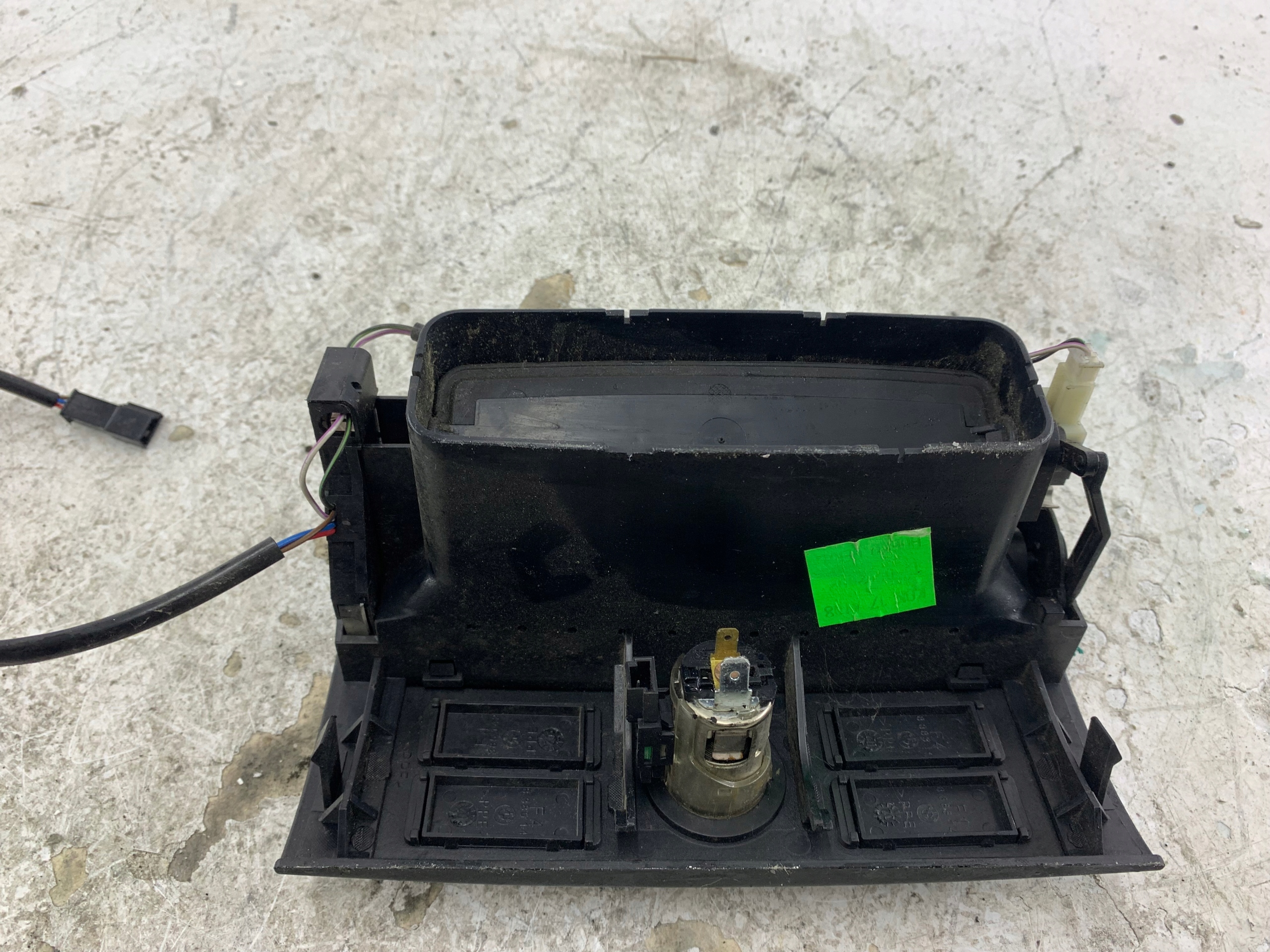 BMW E53 X5 grid air conditioning devices rear part 8409081