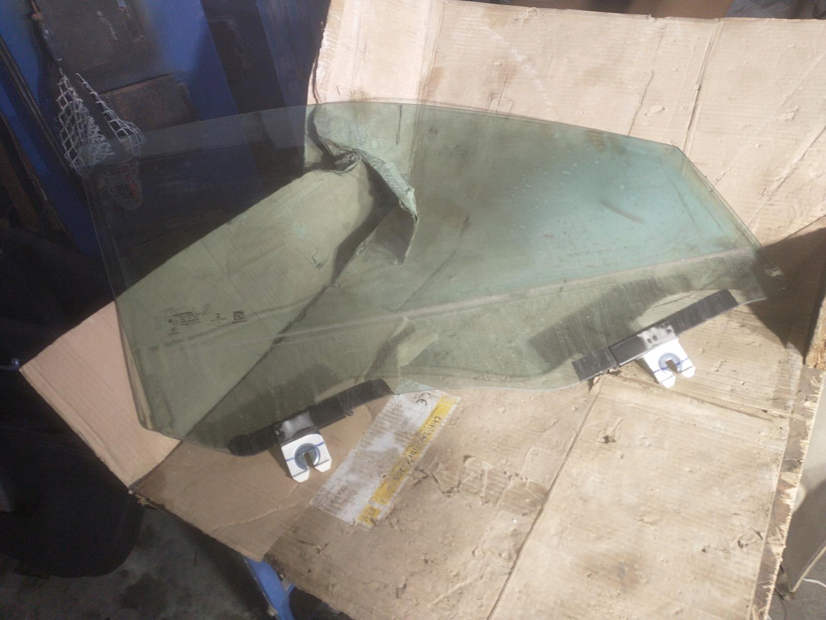 Jeep Compass скло 19R передні праві двері