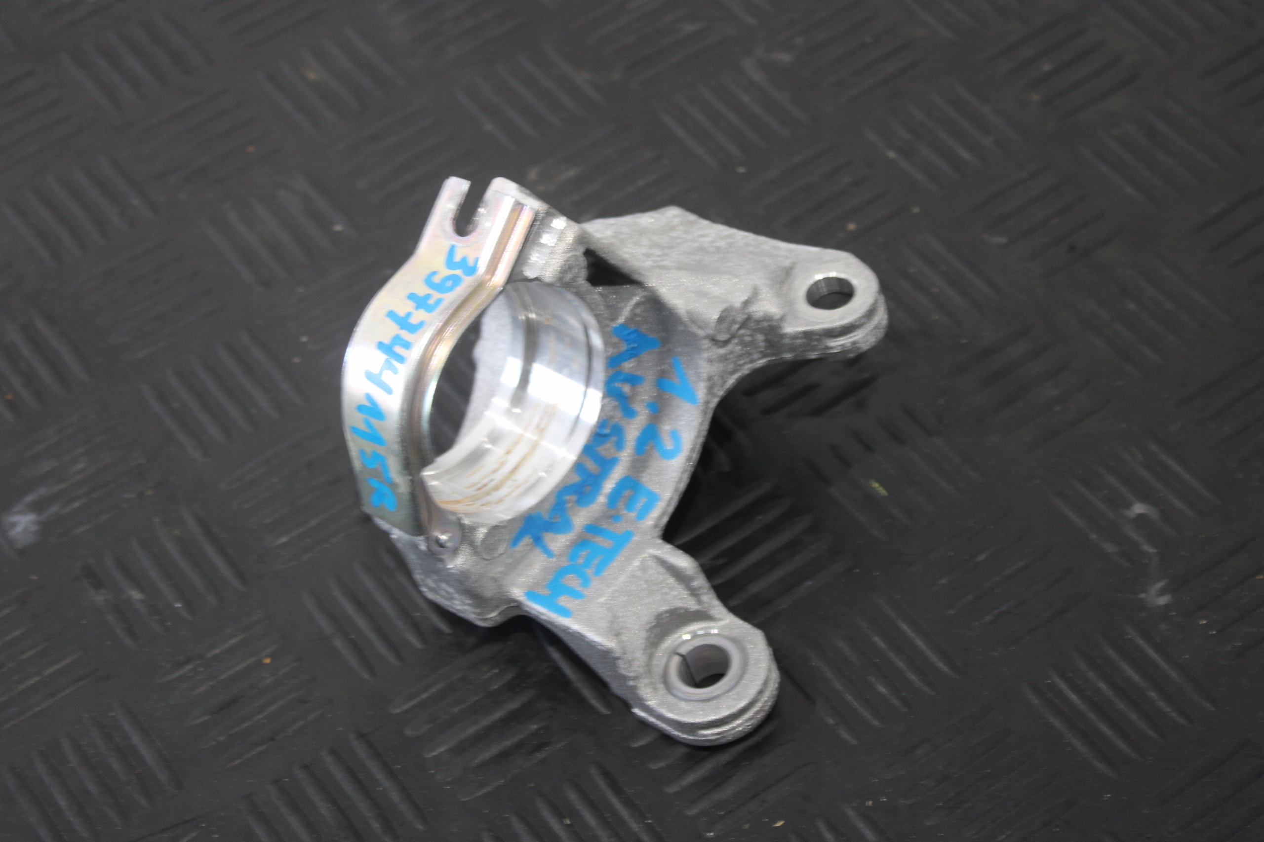 SUPPORT SUPPORT PLAQUE SUPPORT DEMI AXE RENAULT AUSTRAL 397744115R
