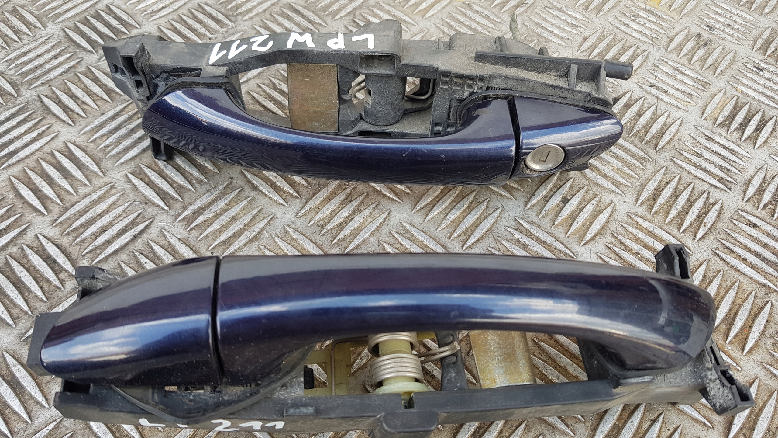 MERCEDES W211 handle lock cylinder left front
