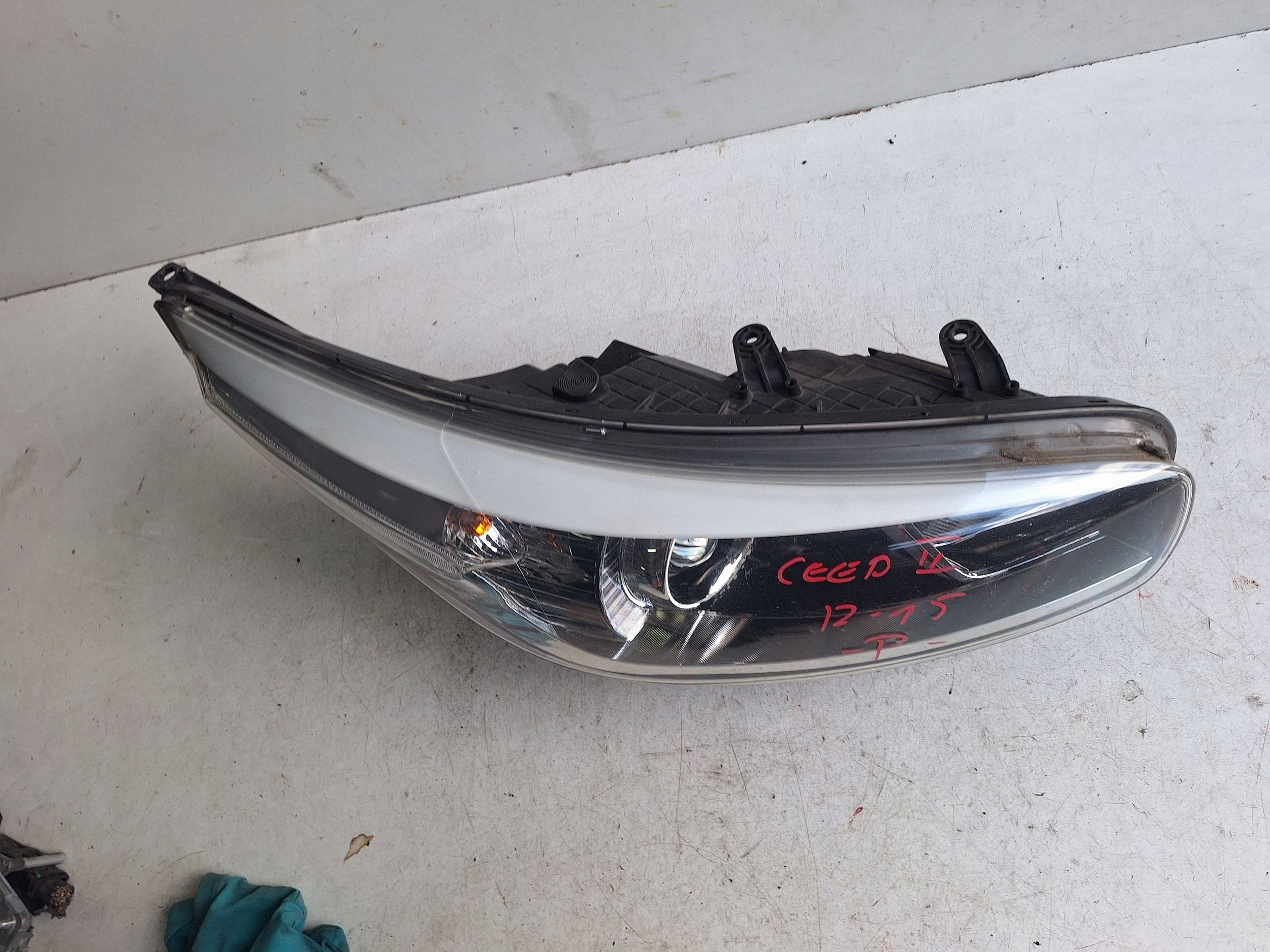 KIA CEED II 12-15 light right UK-ANGLIK 92102-A2040