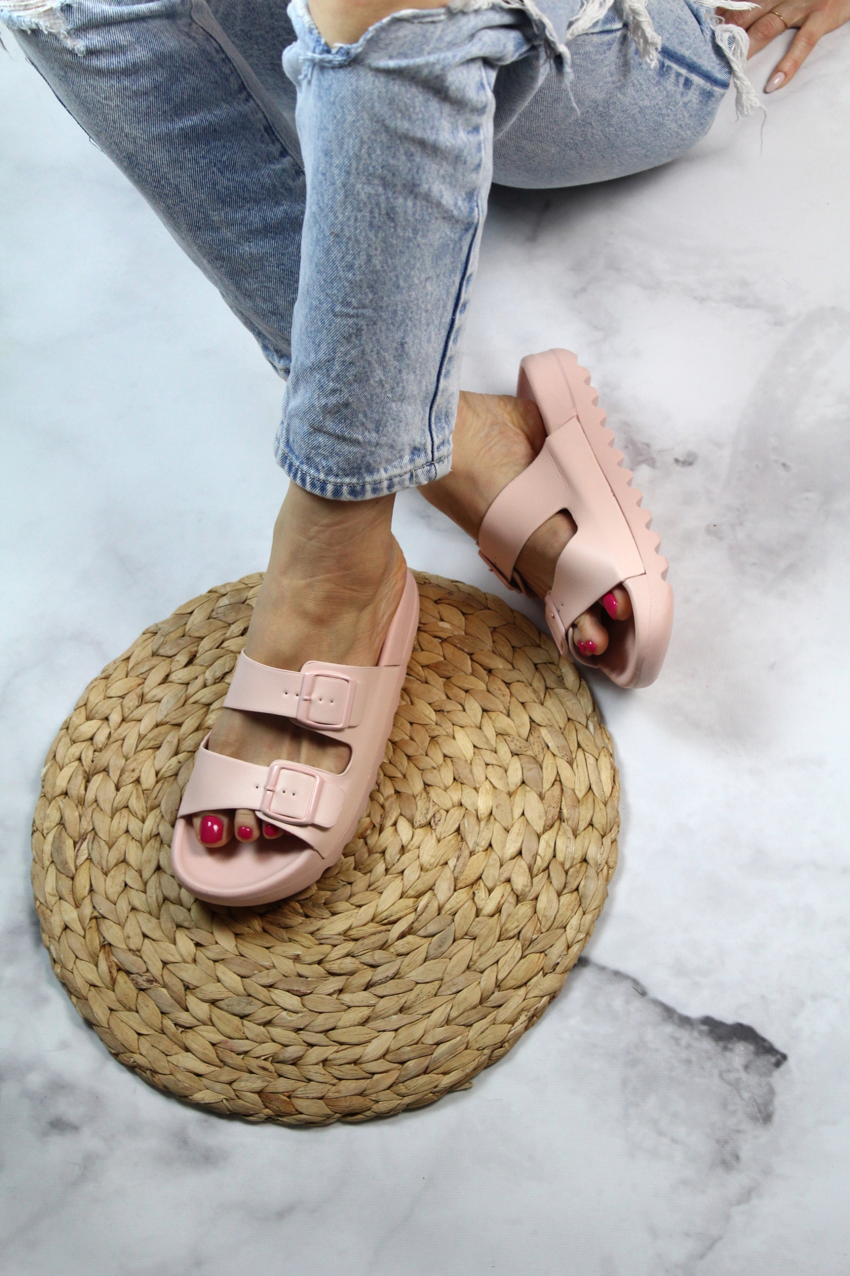 KLAPKI RÓŻOWE Z PASKAMI NA PIANCE + GRATIS 38 Oryginalne opakowanie producenta pudełko