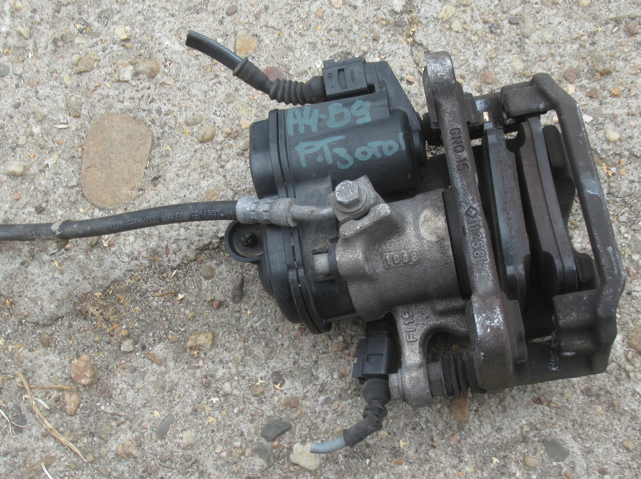 AUDI A4 B9 3.0 TDI 18R caliper brake right rear part