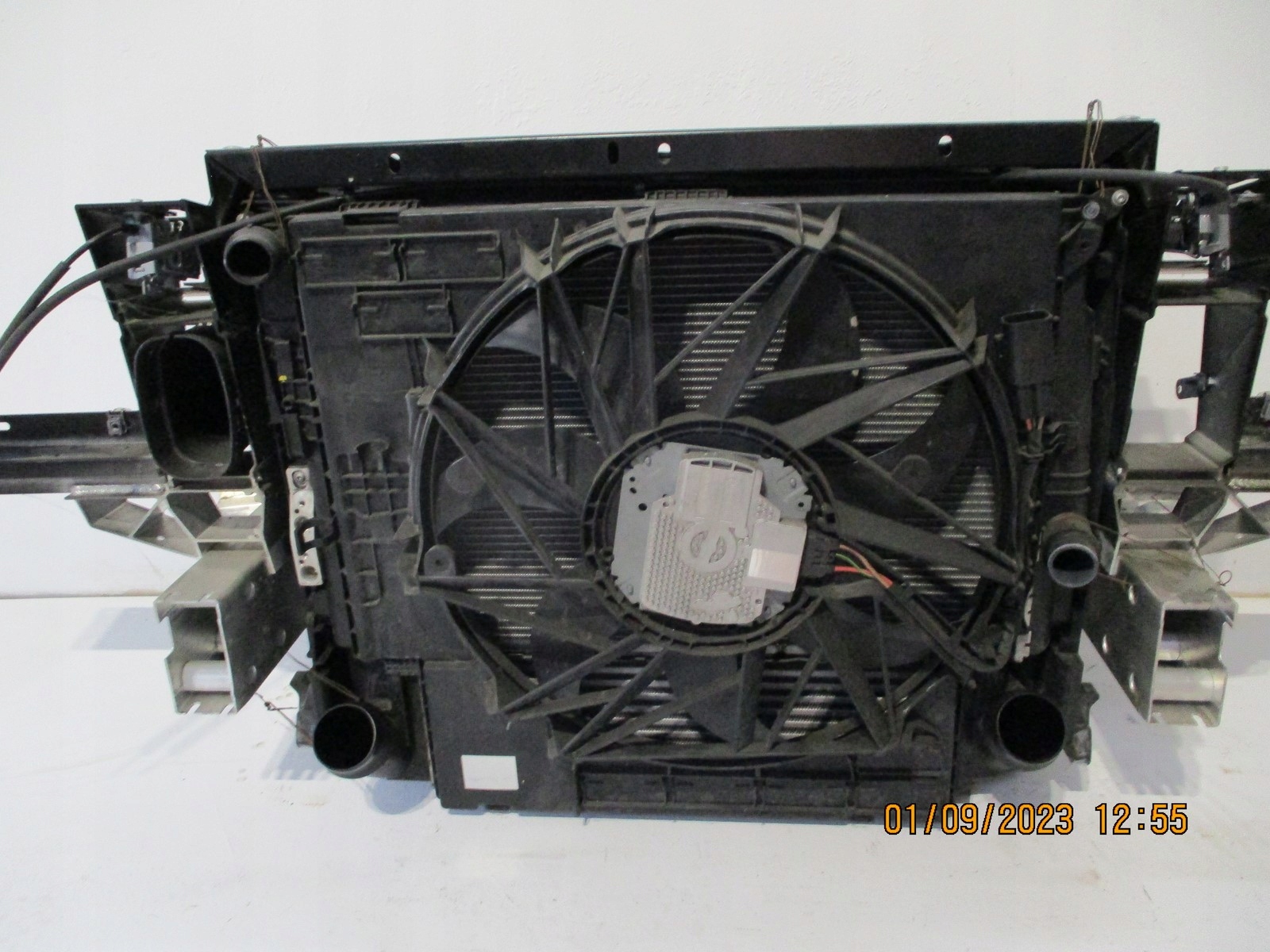 Pas przedni CHŁODNICE BMW X3 F25 X4 F26 2,0D MANUAL Producent części BMW OE