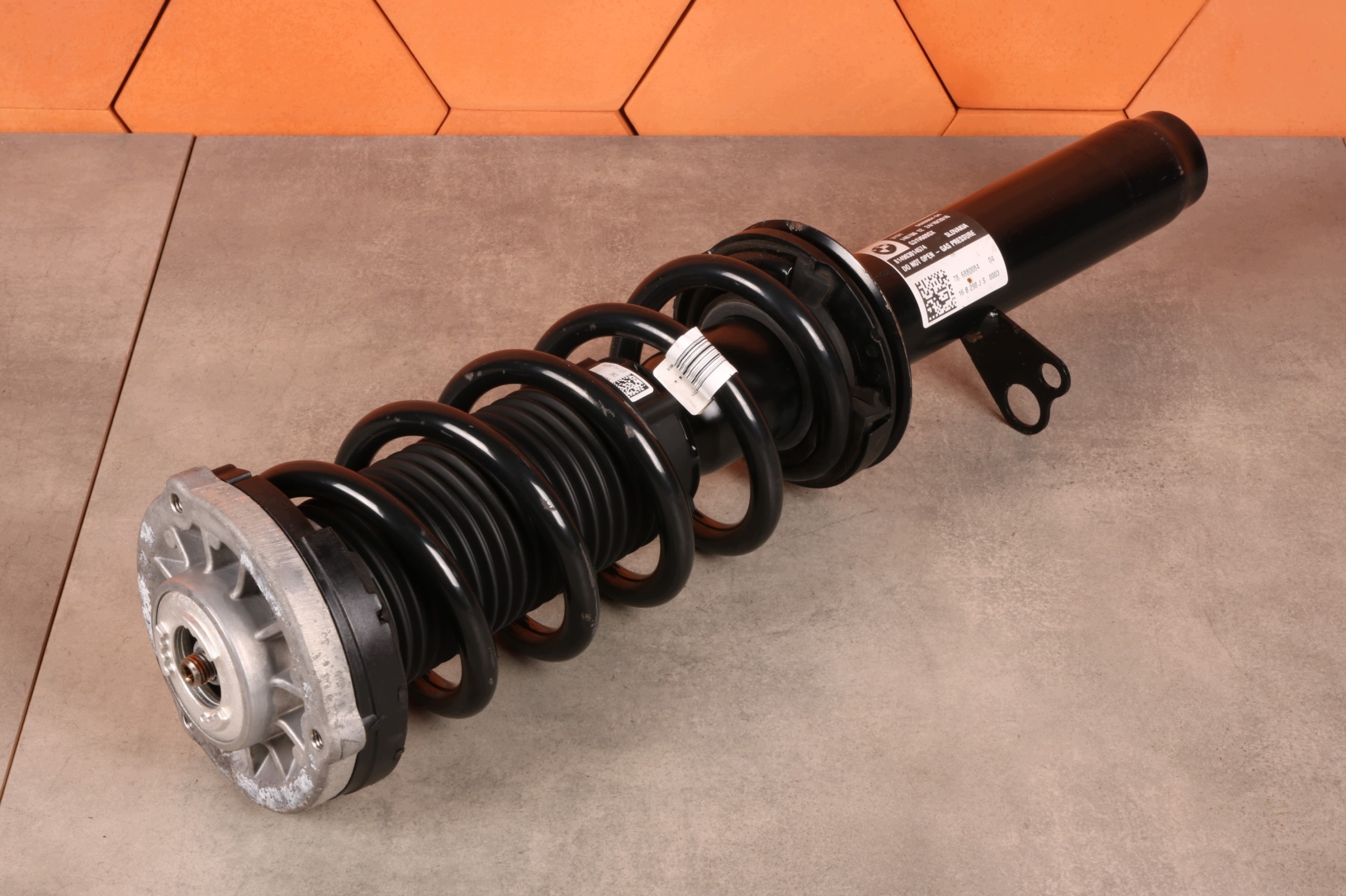 BMW 5' G31 530dX 540dX 540iX shock absorber right front front 6880084