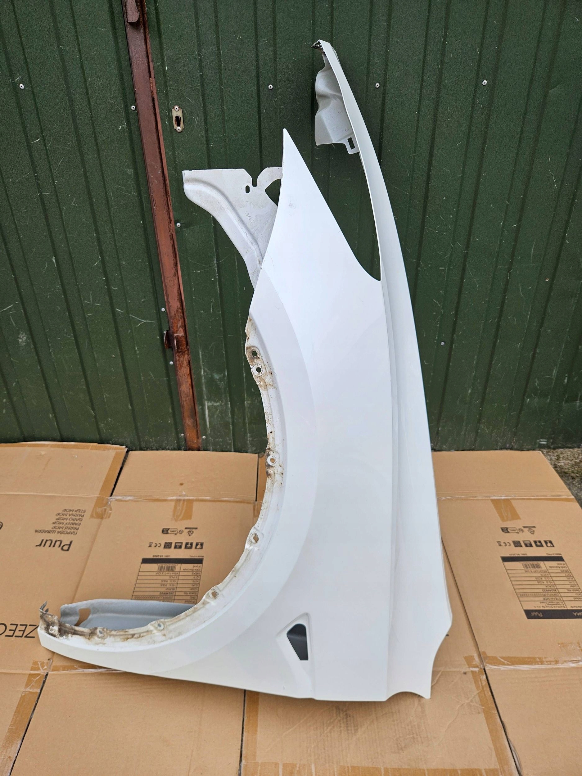 Tesla Model Y Przód strona lewa Błotnik przedni