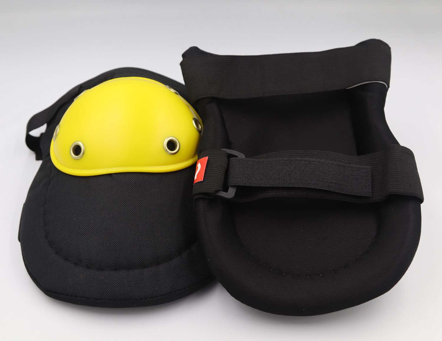 OCHRANIACZE NAKOLANNIKI Z OSŁONĄ Z TWORZYWA 2 SZT Model Onyb