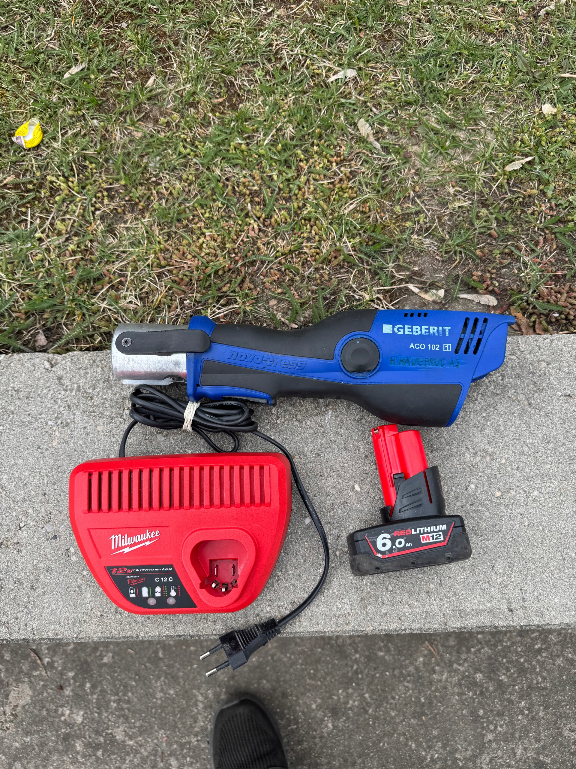 Zaciskarka Milwaukee geberit aco102 12v