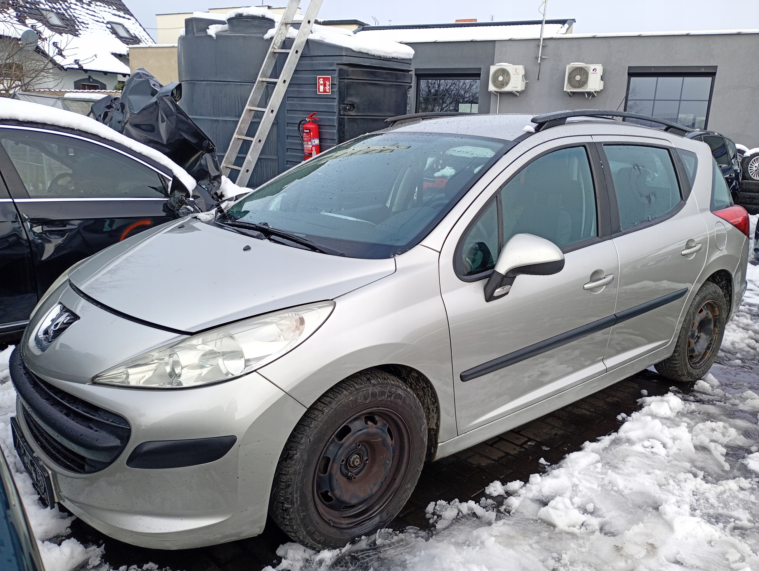 Peugeot 207 SW 07-13 fender left front front srebrny