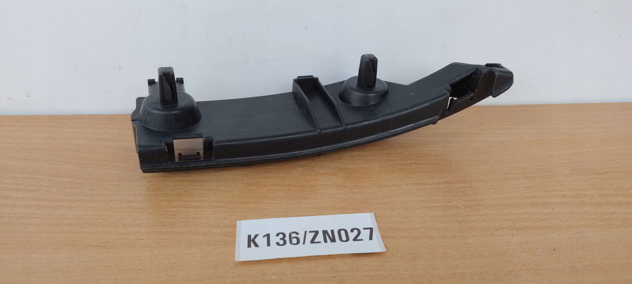 TOYOTA COROLLA VERSO 2001-2003R bumper bracket right rear part bracket K136/ZN027