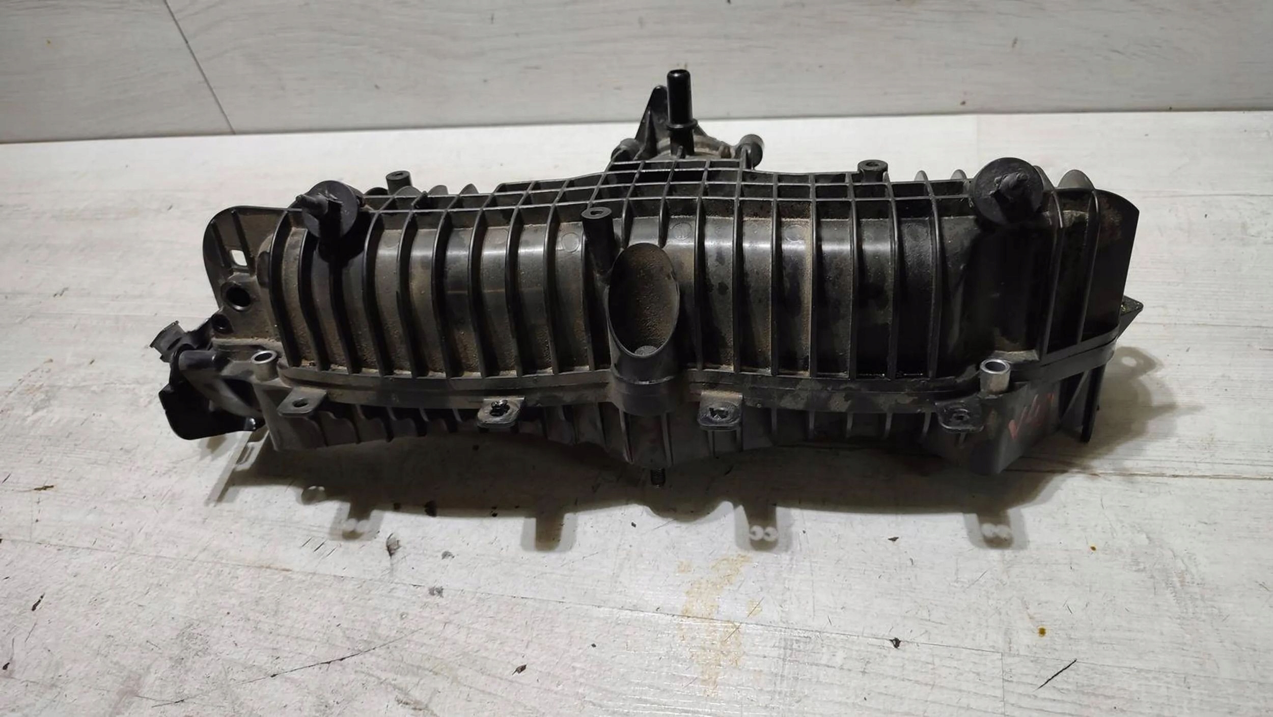 Volvo V40 2018 intake manifold 31465677 P31465677