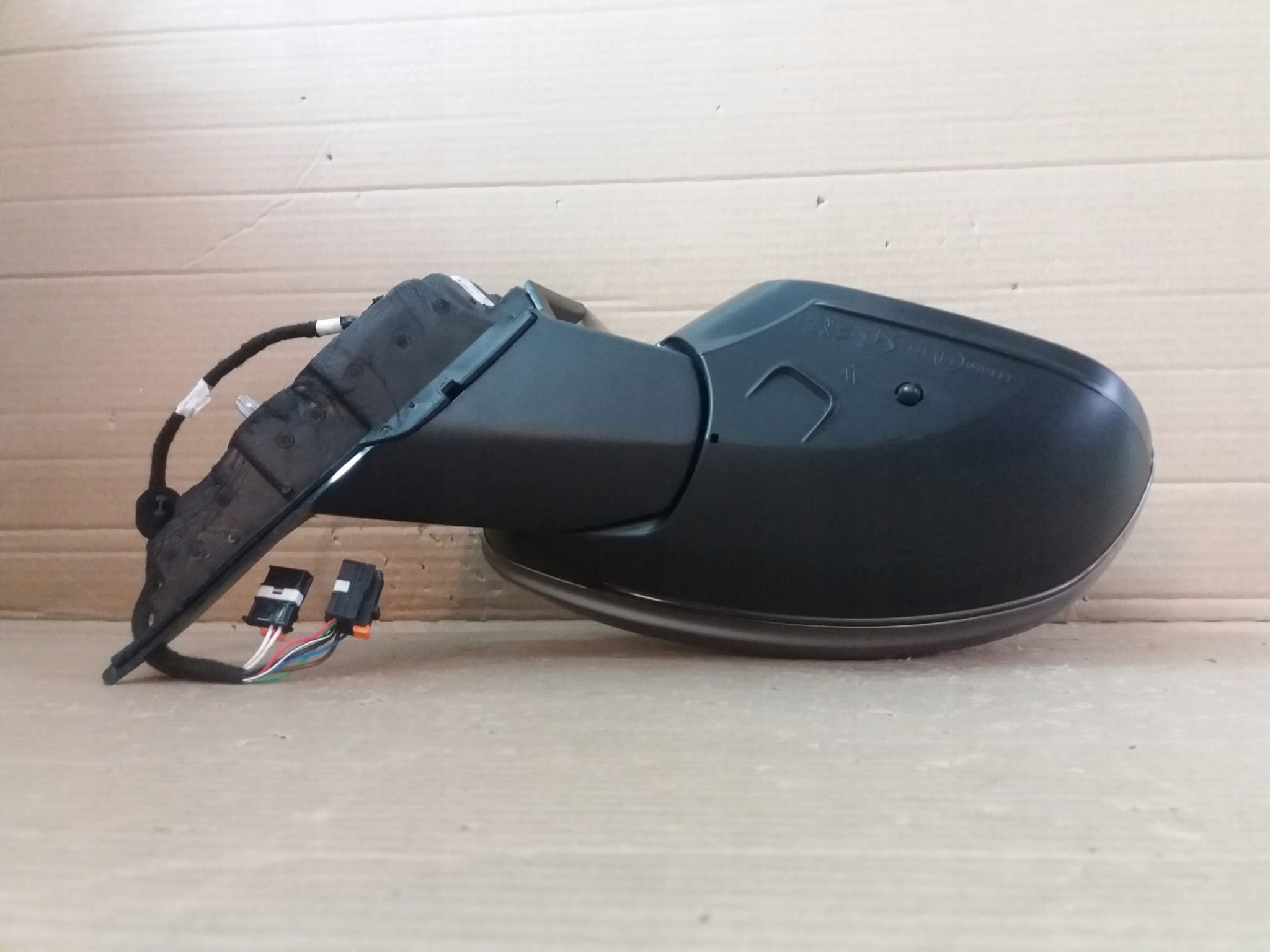 JEEP AVENGER 2023r- LUSTERKO PRAWE (6+2) 8 PIN EU Powierzchnia malowana