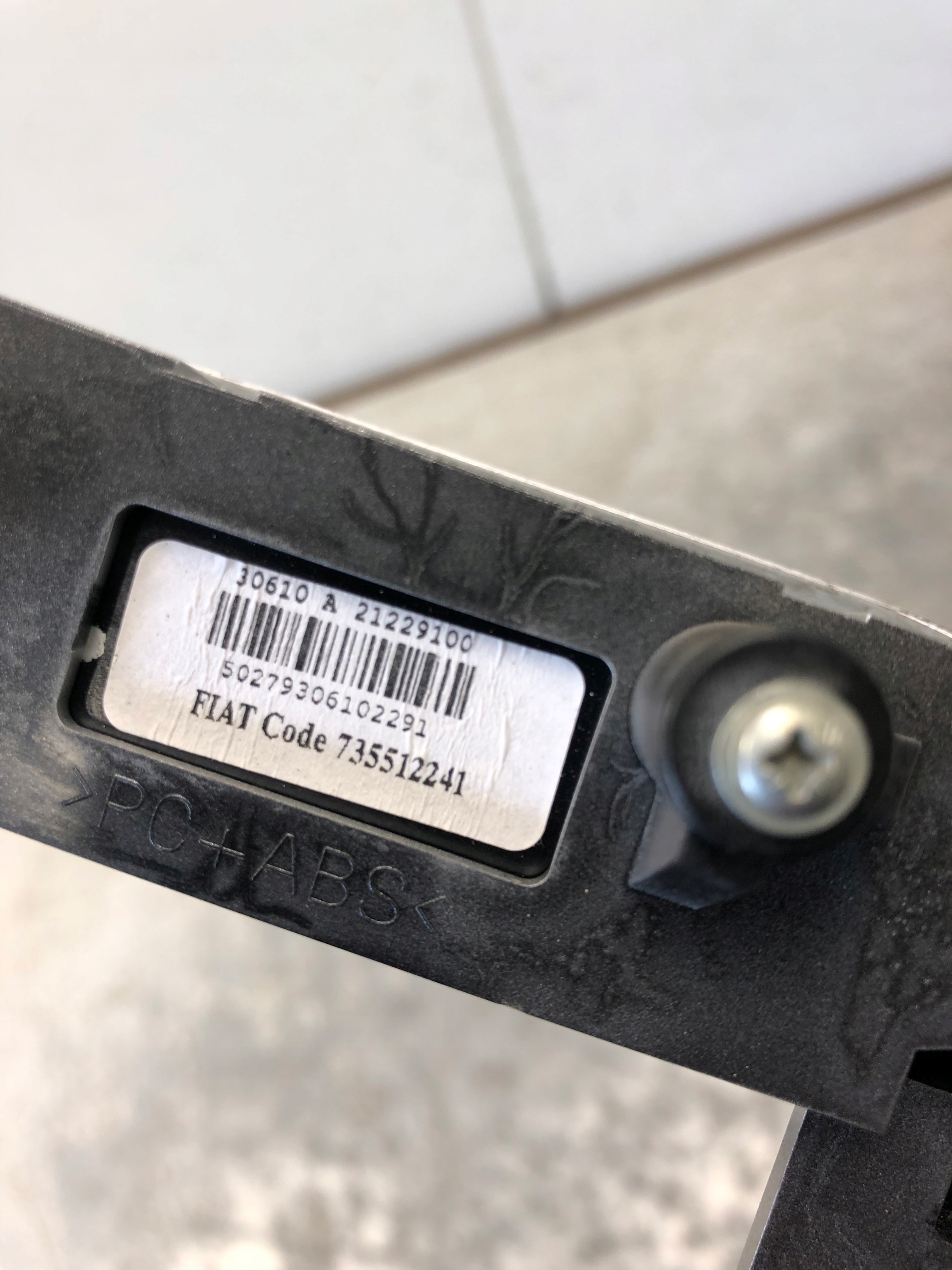 châssis radio commandes FIAT PUNTO EVO 735512241