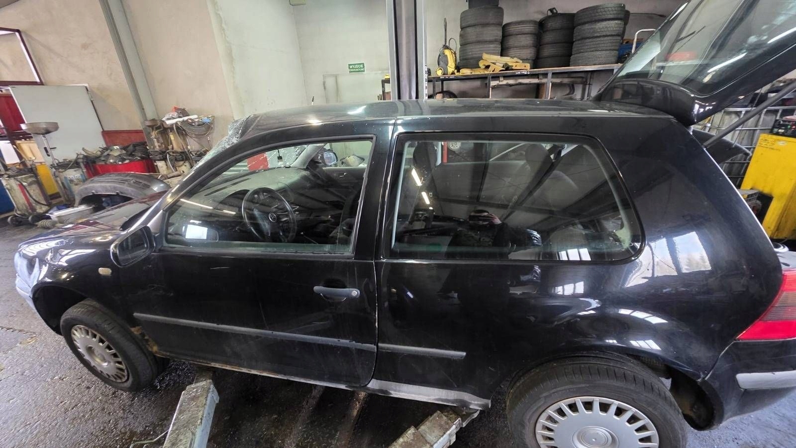 VW GOLF IV 4 bonnet front black L041 LO41