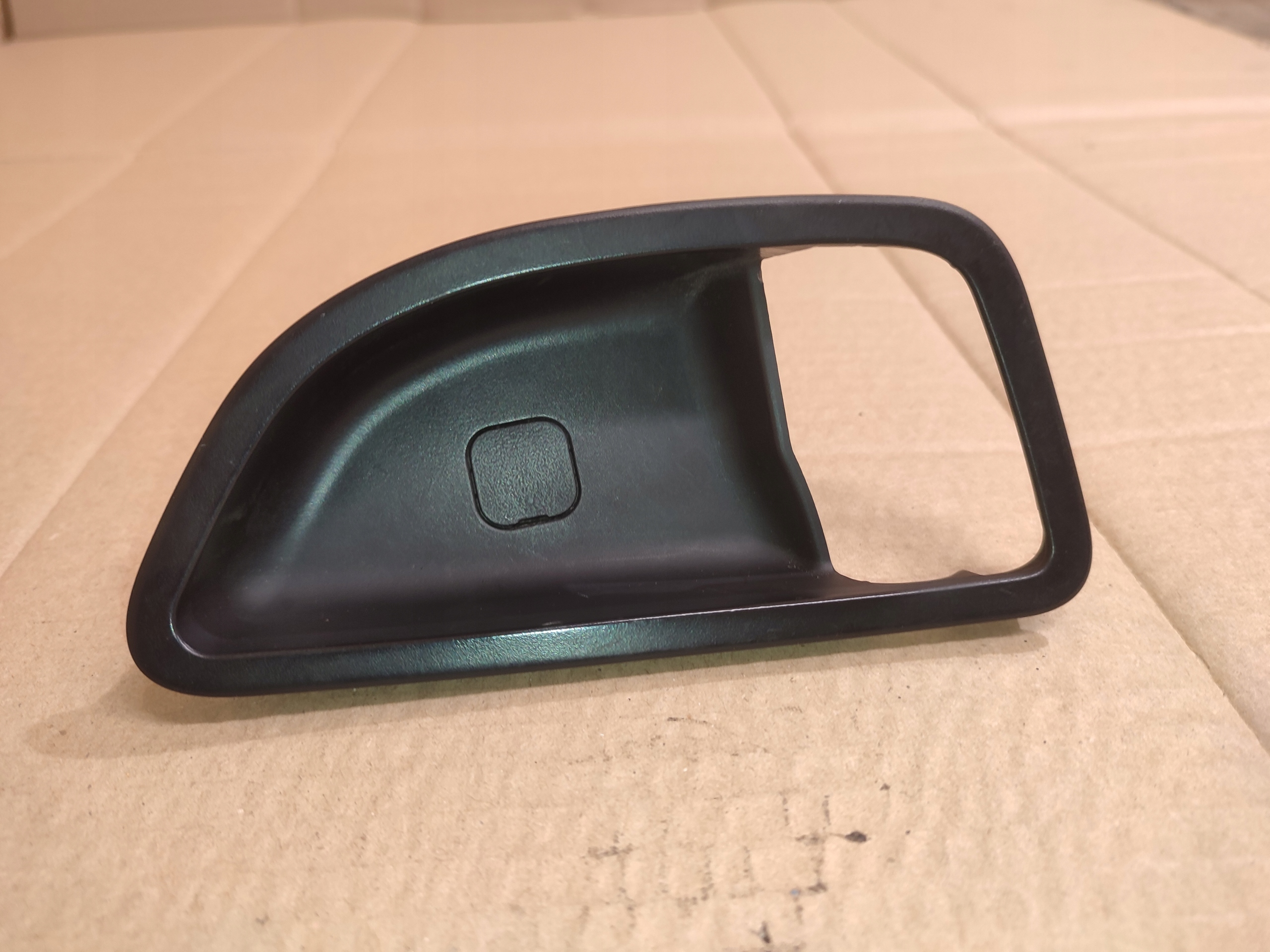 HYUNDAI I30 II OSŁONA RAMKA KLAMKI LEWY PRZÓD