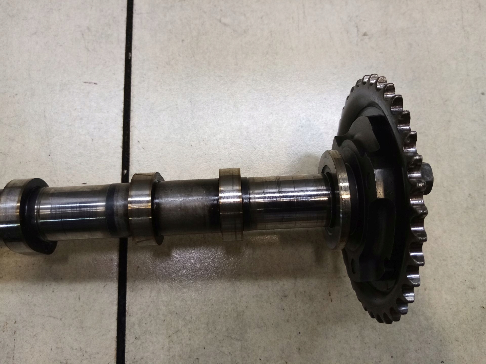 Arbre à cames TRANSIT MK6 2.4 TDCI 6C1Q-6A270-BB