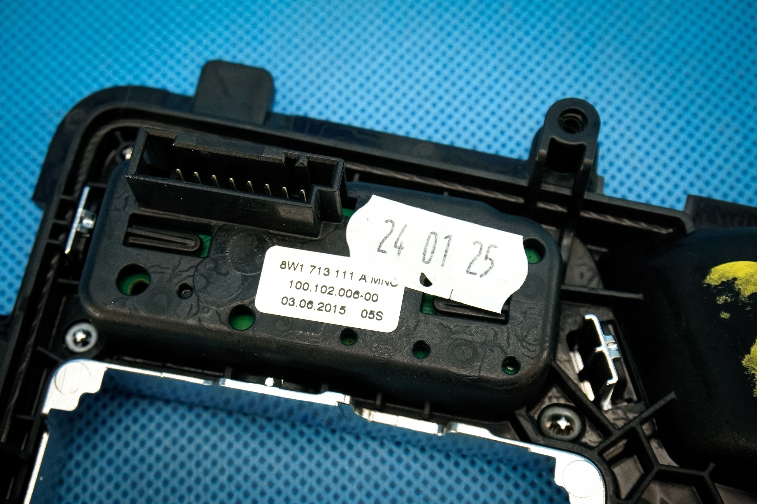 frame panel changes of the gear Audi A4 A5 8W 8W1713111A