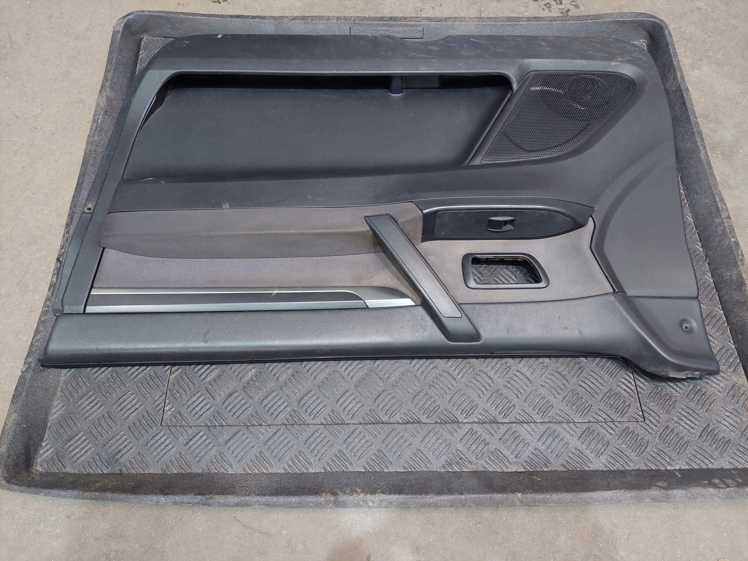 side right front front 3 door MITSUBISHI PAJERO IV