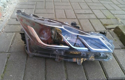 TOYOTA COROLLA E21 SEDAN LAMPA PRZEDNIA PRAWA SOCZEWKA+ LED 81110-02T31-00