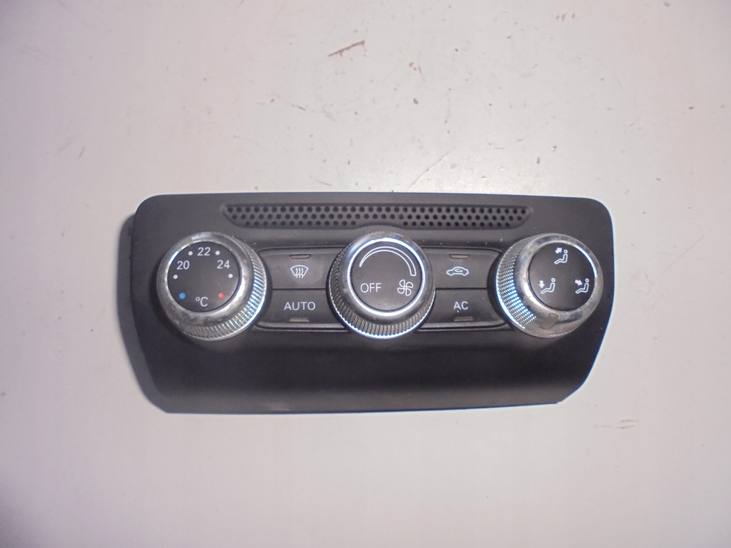 AUDI A1 PANEL klími klimatizaci 8X0820043A