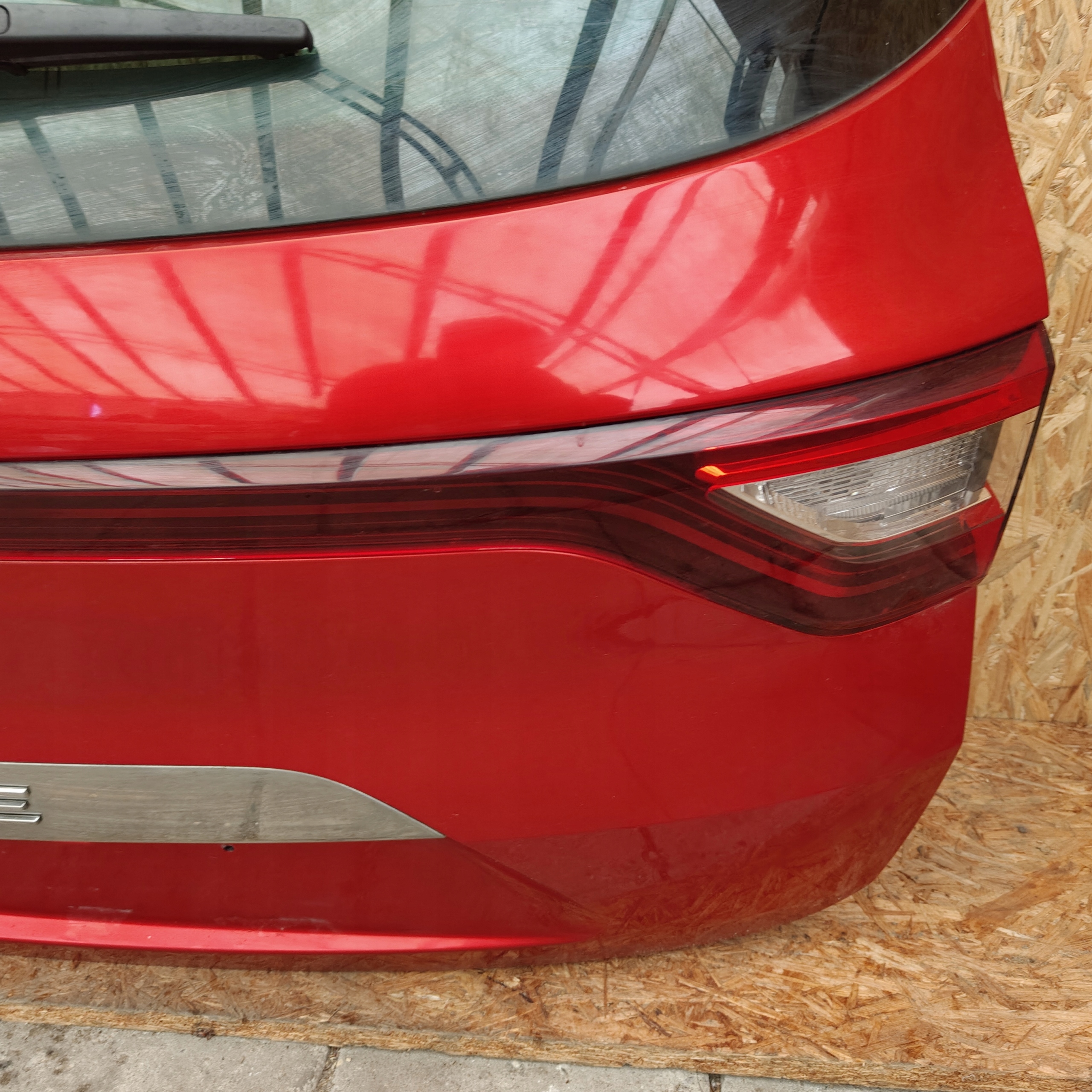 trunk door boot rear part RENAULT MEGANE IV KOMBI KAMERA