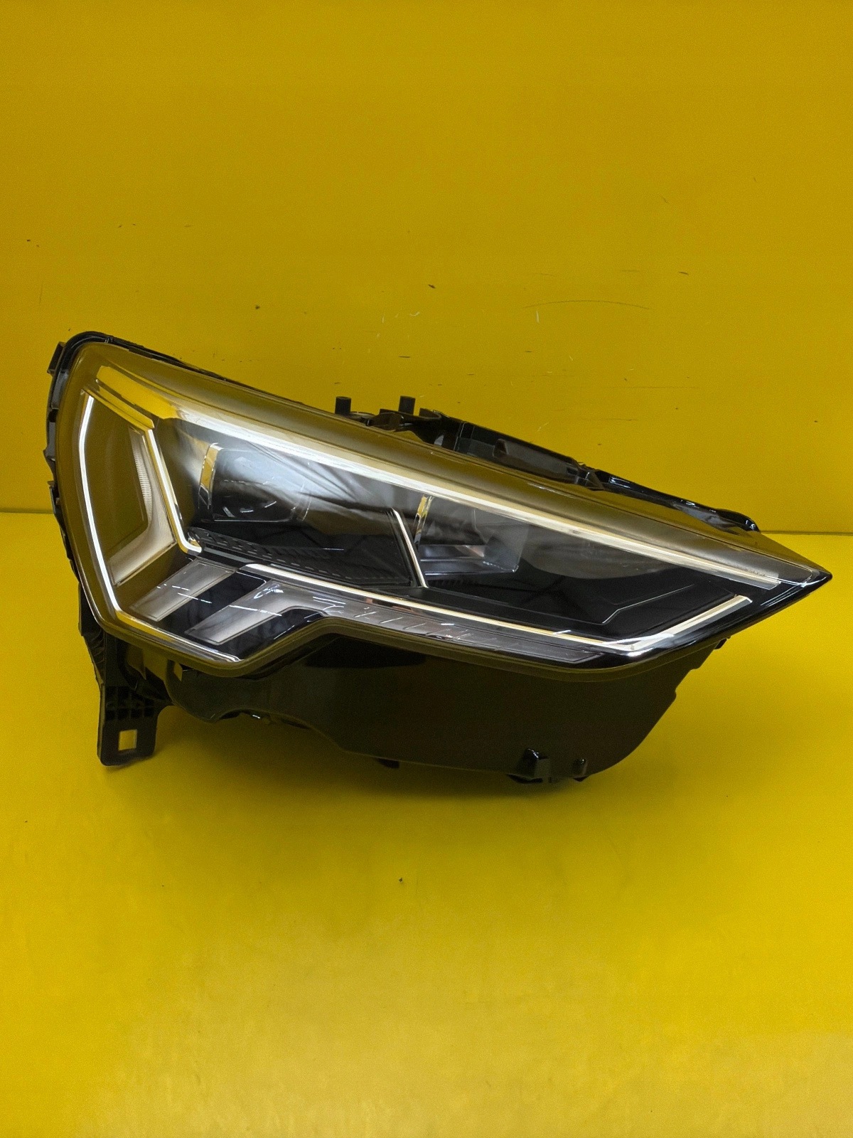 light right Audi Q3 2 II 83A Full Led 83A941034