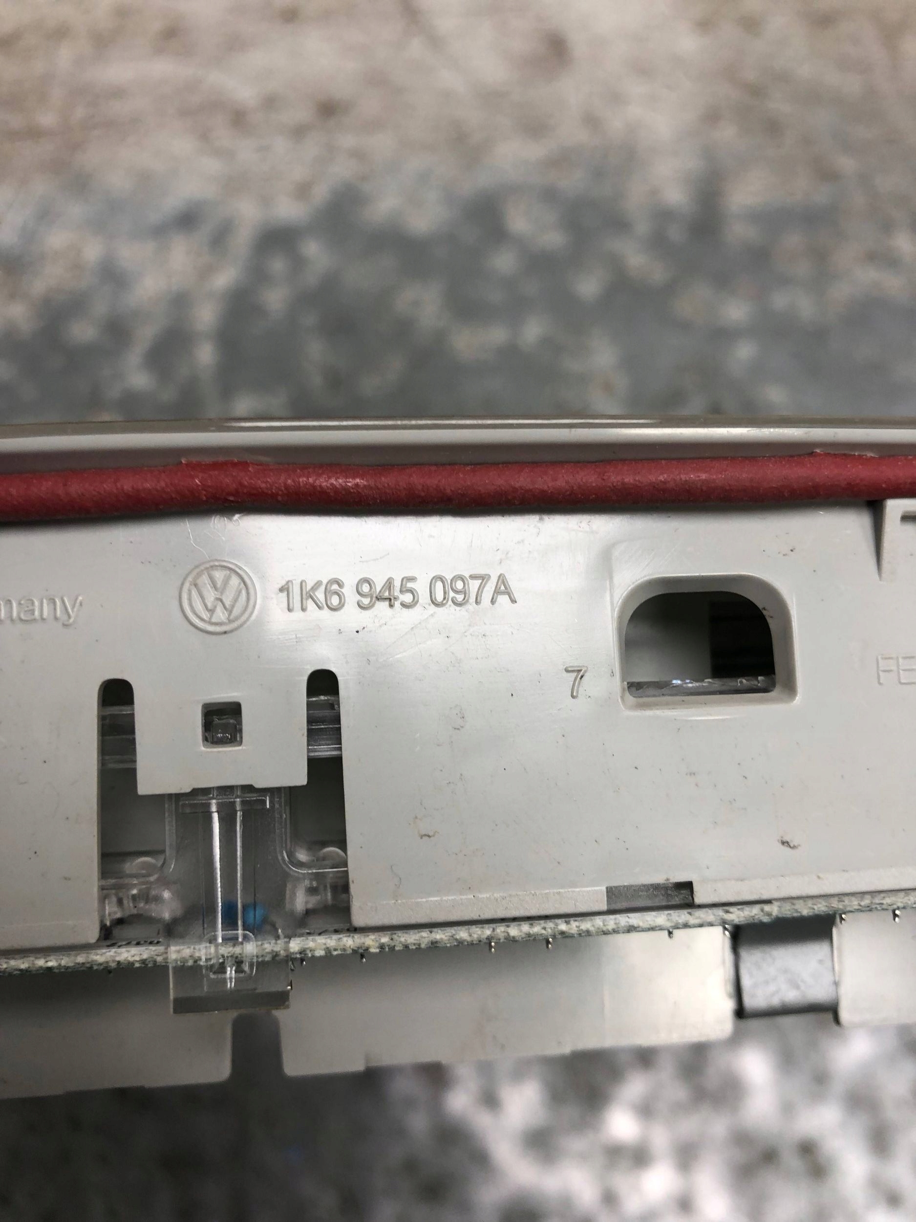 TRZECIE light STOP VW GOLF VI 1K6945097A