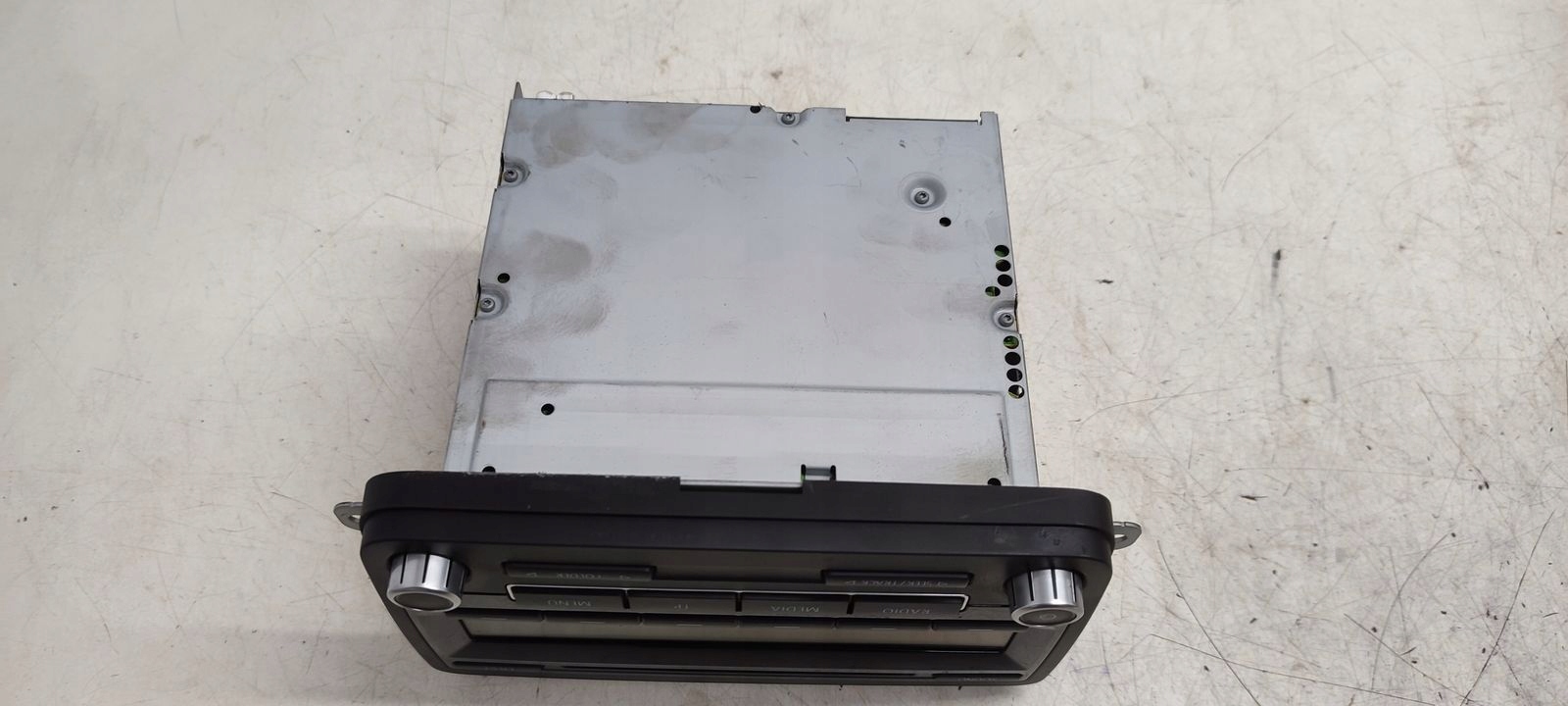 Radio kod VW Touran e LIFT 1,4 TSI