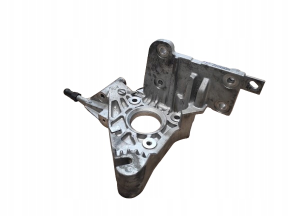 KIA HYUNDAI 1.6 CRDI D4FE ŁAPA WSPORNIK POMPY WTRYSKOWEJ