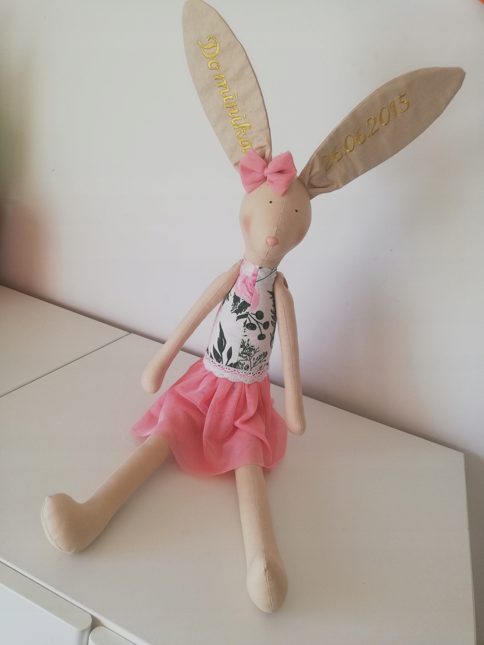 Králík mazlíček suvenýr rok narozeniny výšivka