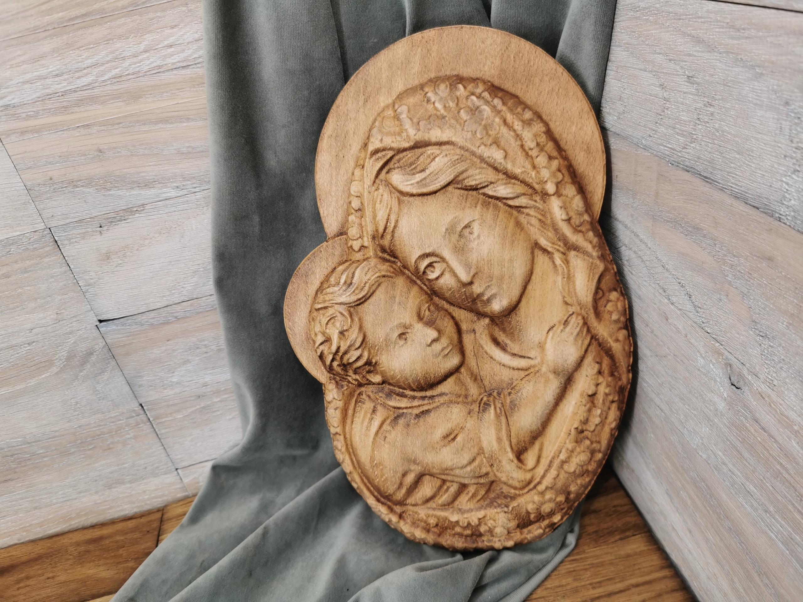 Dřevěná placka obrázek dárek na společenství Marie obrázek 50 cm