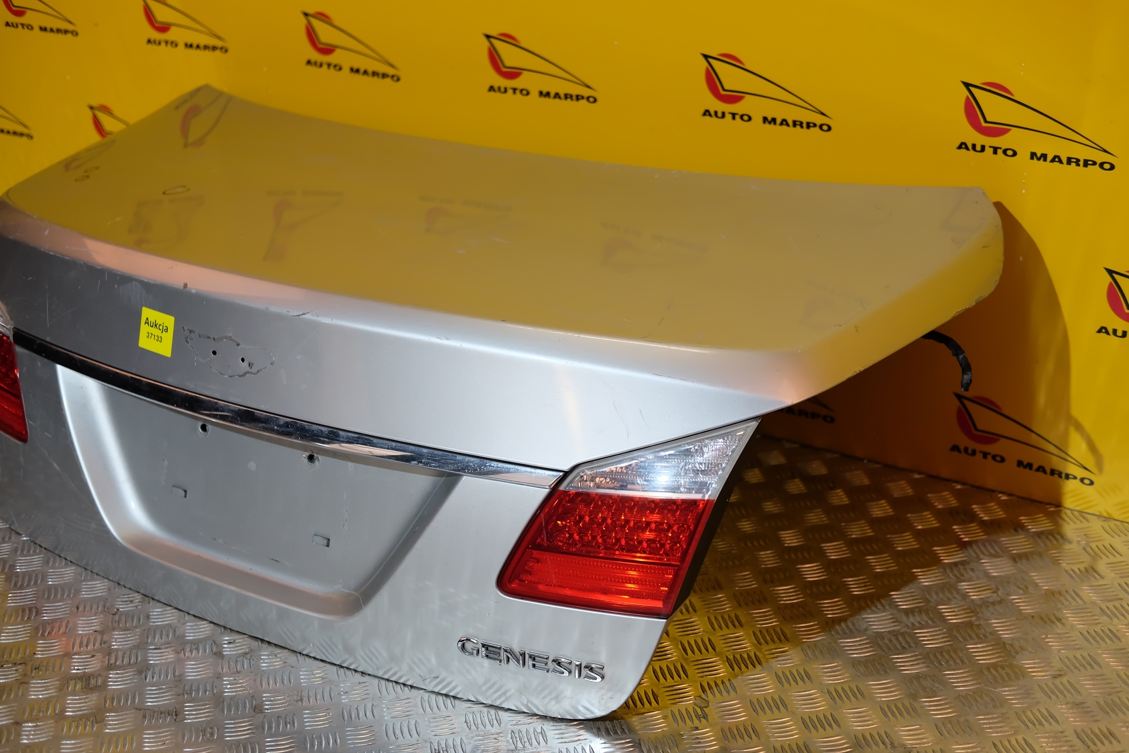 HYUNDAI GENESIS SEDAN 2008-2014 KLAPA TYŁ LAMPA Producent części Hyundai OE