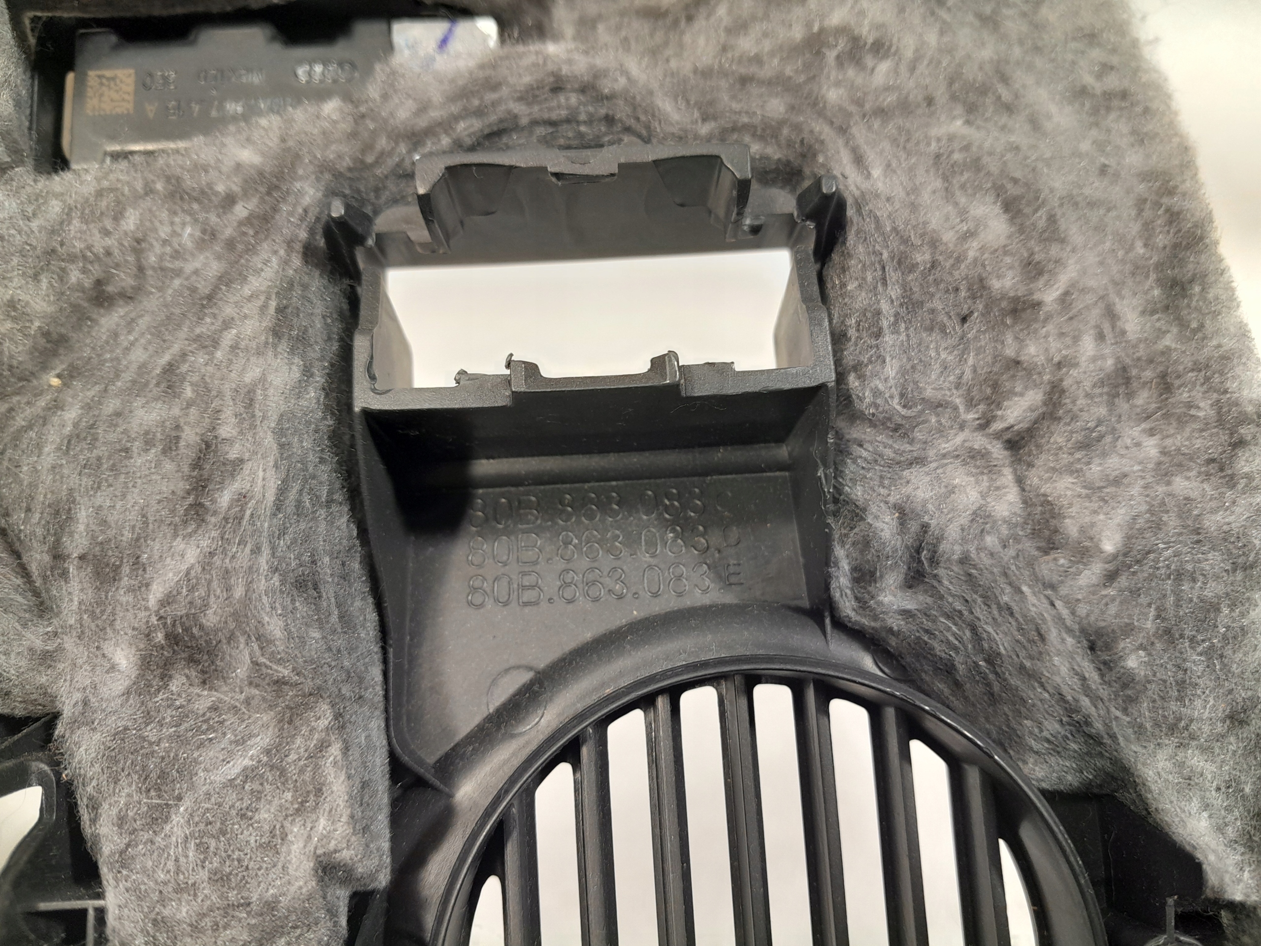 AUDI Q5 II 80A cover below DESKE KONSOLE 80B863083C