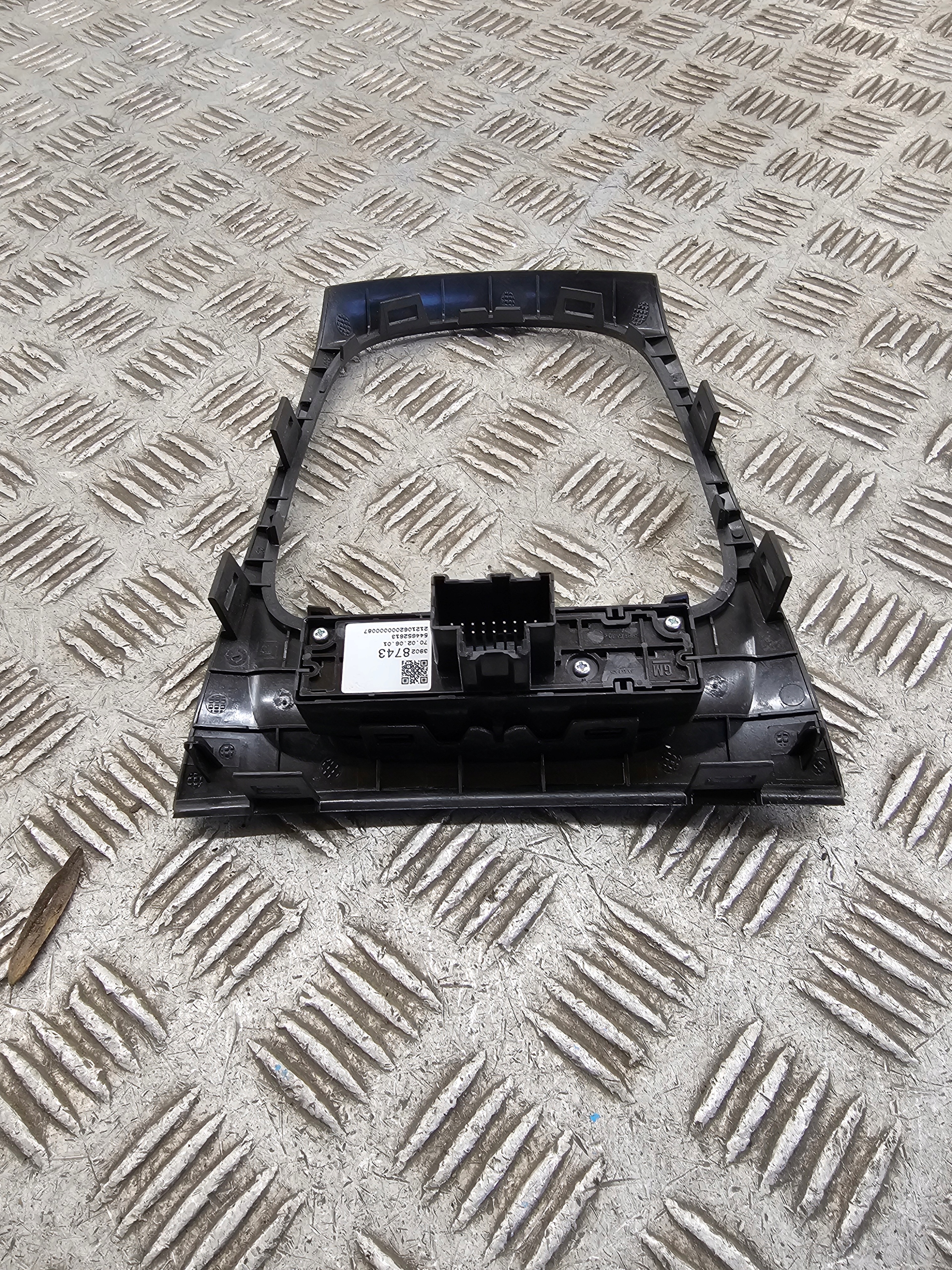 frame of the gear switch Opel Astra K