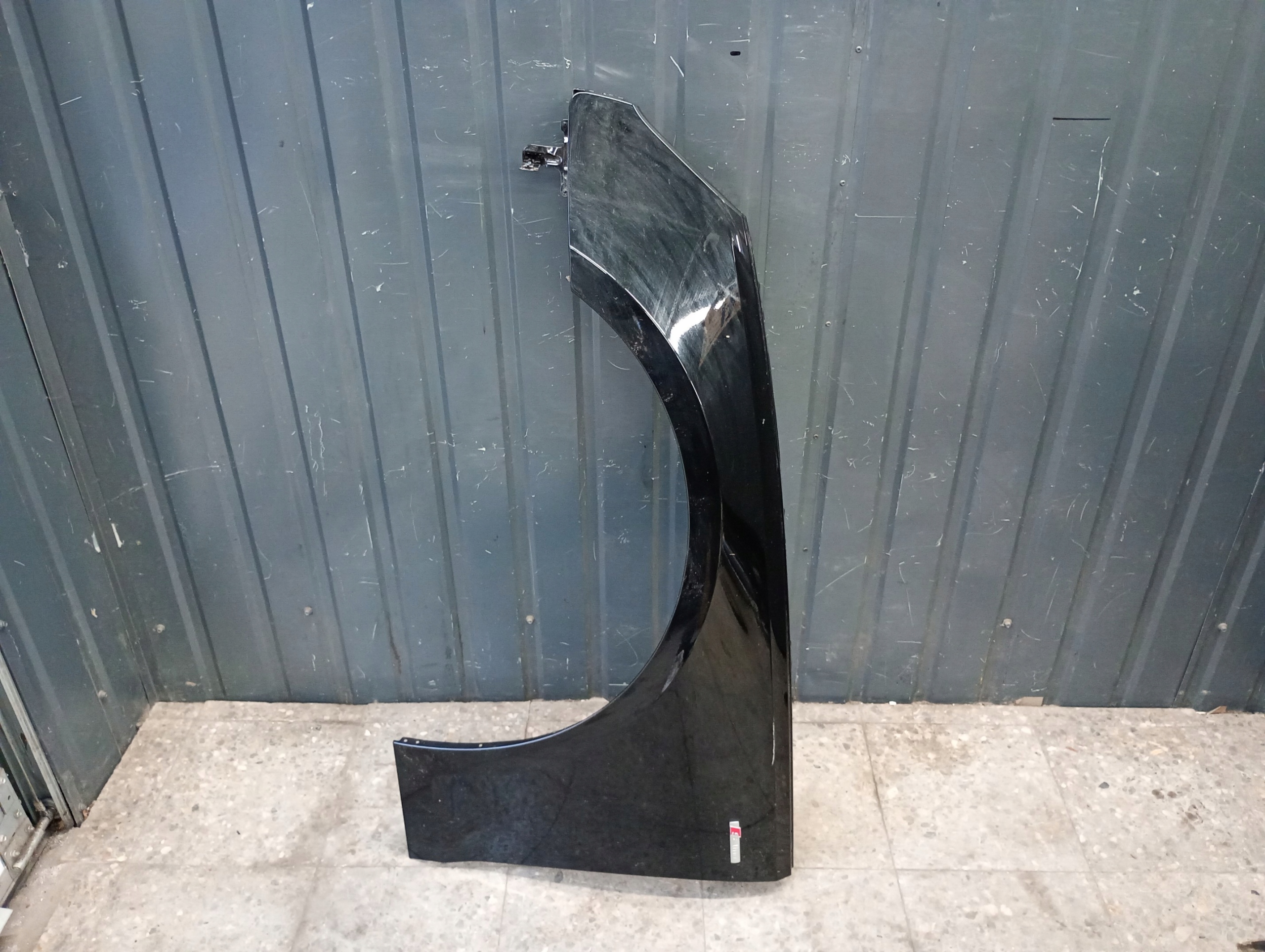 8w0821091 Blotnik lewy przod audi A4 B9 8W CZARNY 15-