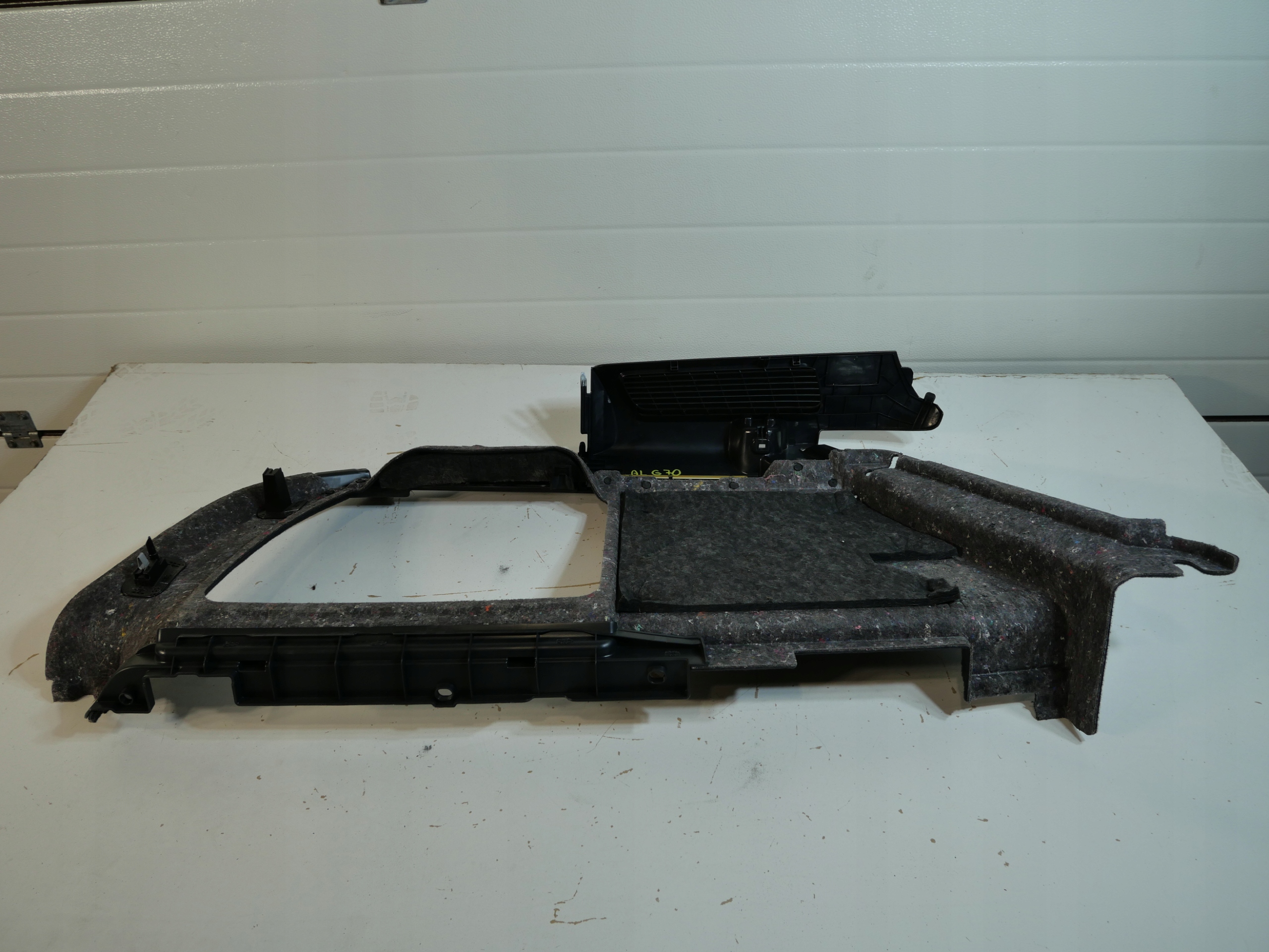 AUDI A4 B9 boot upholstery right 8W9863880